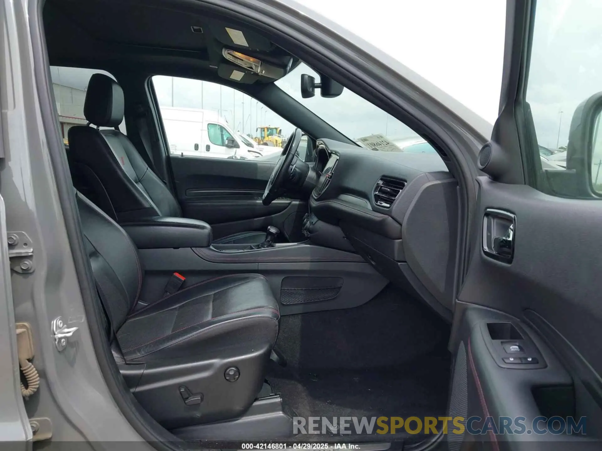 5 Photograph of a damaged car 1C4SDJCT1NC221105 DODGE DURANGO 2022