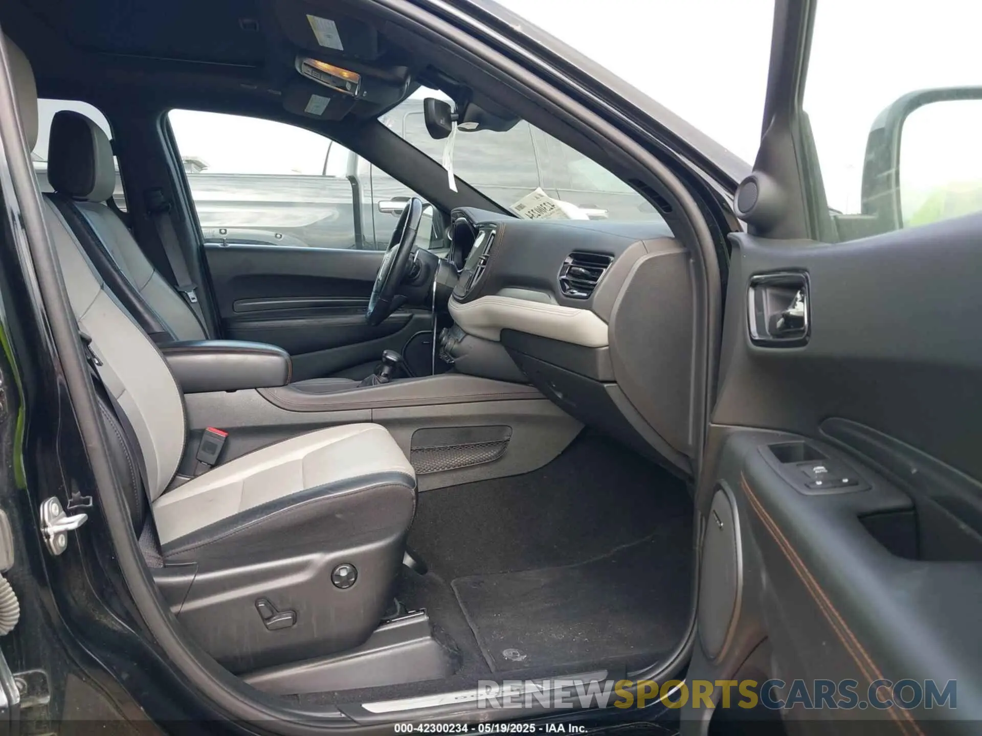 5 Photograph of a damaged car 1C4SDJCTXNC223161 DODGE DURANGO 2022