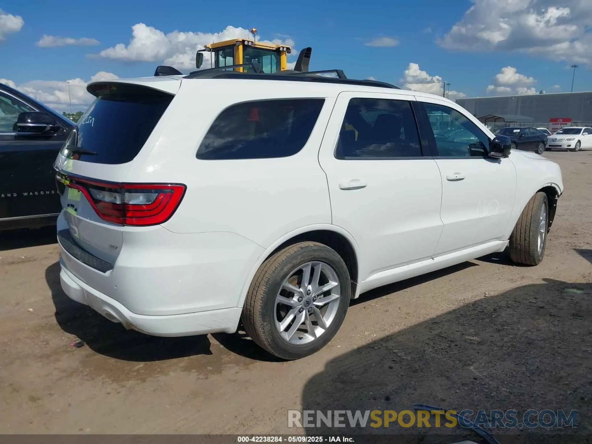 4 Photograph of a damaged car 1C4RDHDG5PC635967 DODGE DURANGO 2023