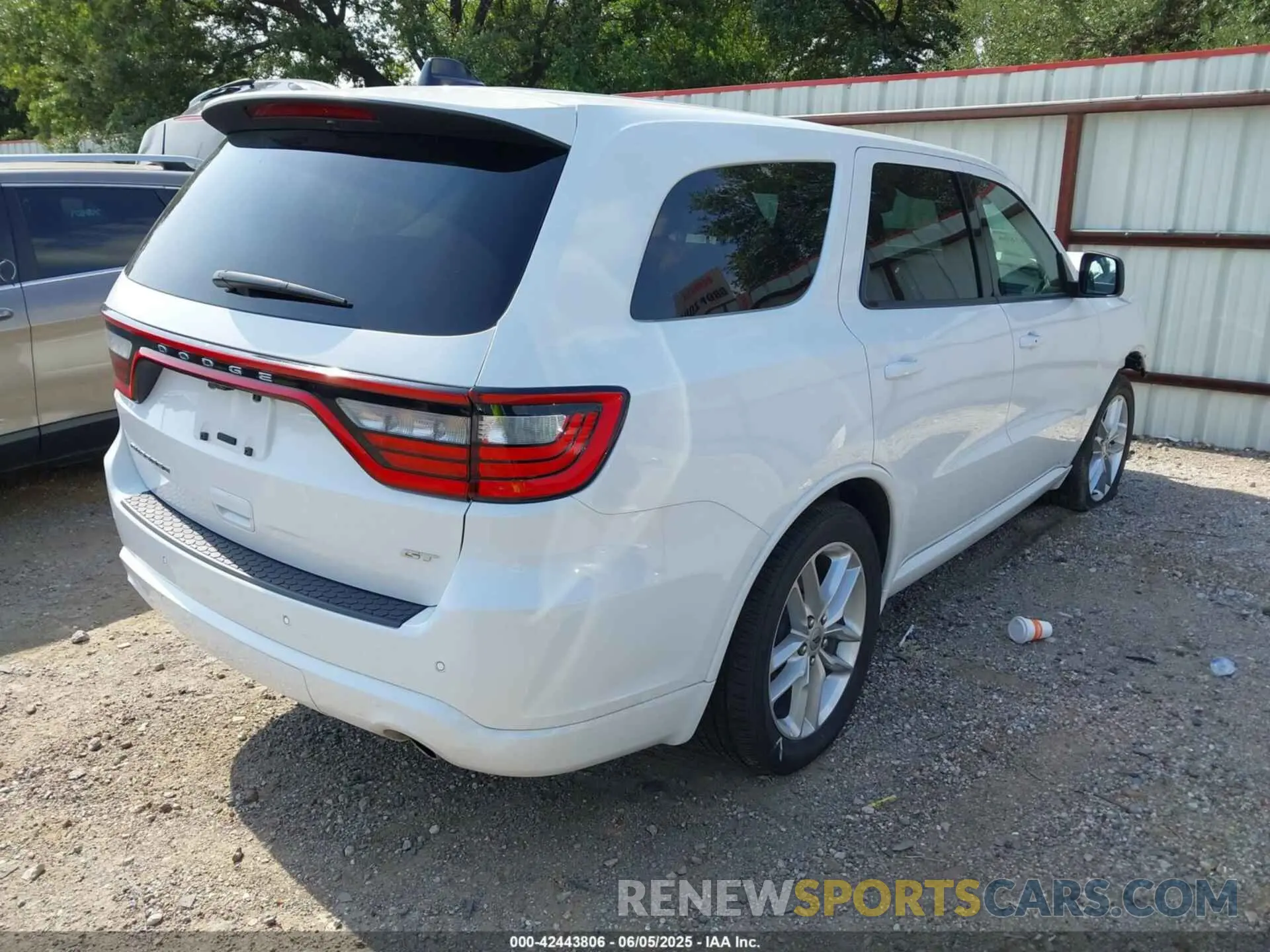 4 Photograph of a damaged car 1C4RDHDG6PC685566 DODGE DURANGO 2023
