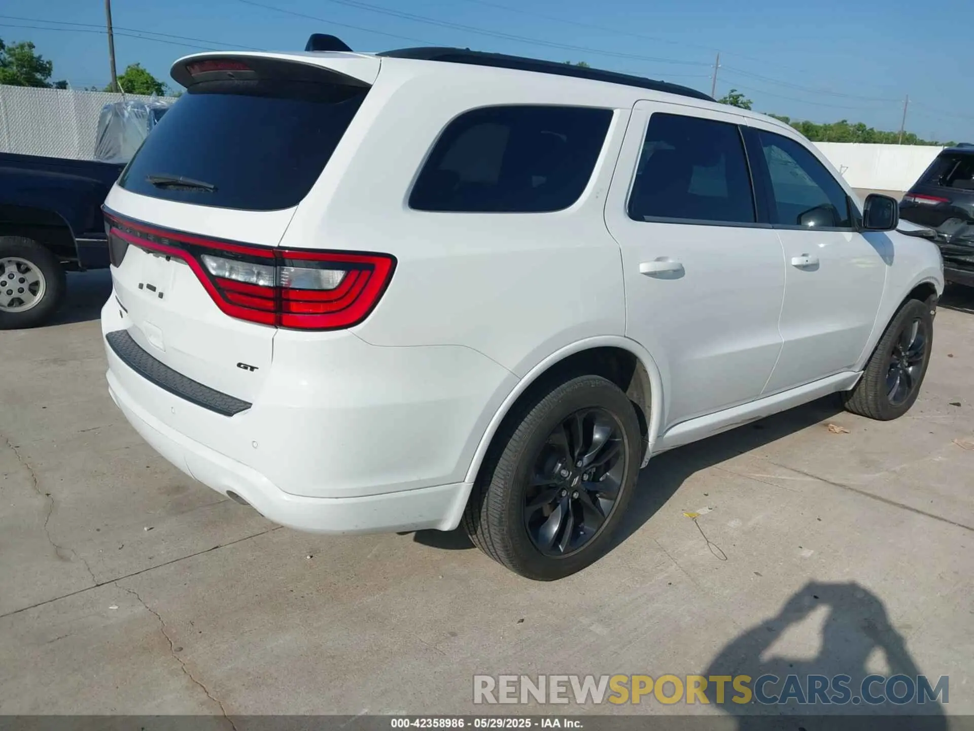 4 Photograph of a damaged car 1C4RDJDG4PC639533 DODGE DURANGO 2023