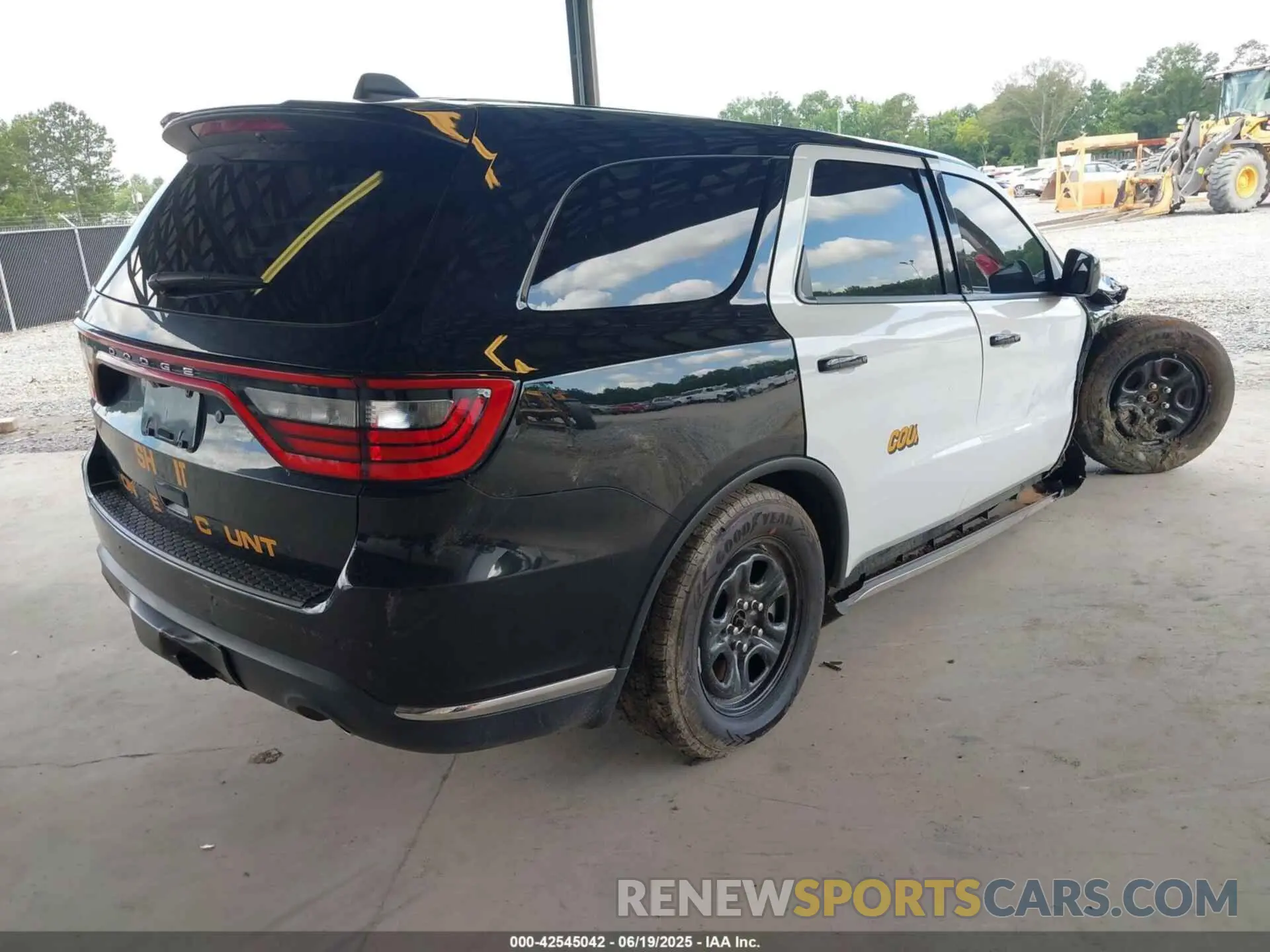 4 Photograph of a damaged car 1C4SDJFT1PC689883 DODGE DURANGO 2023