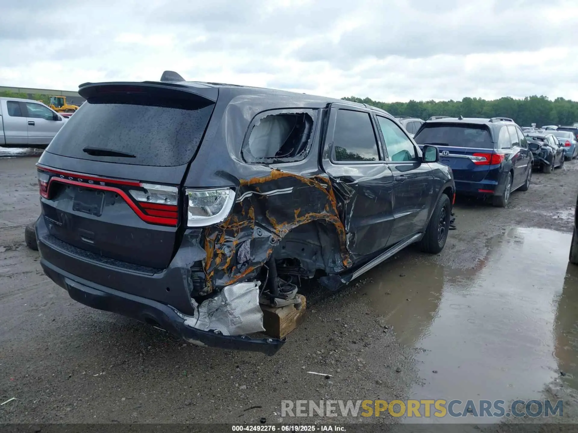 4 Photograph of a damaged car 1C4SDJFTXPC631559 DODGE DURANGO 2023