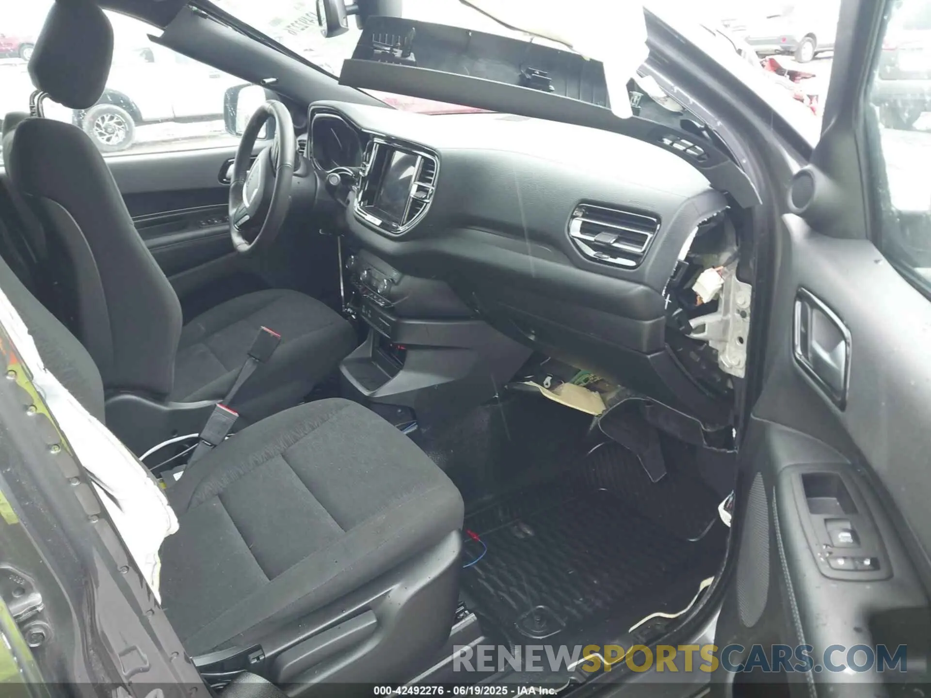 5 Photograph of a damaged car 1C4SDJFTXPC631559 DODGE DURANGO 2023