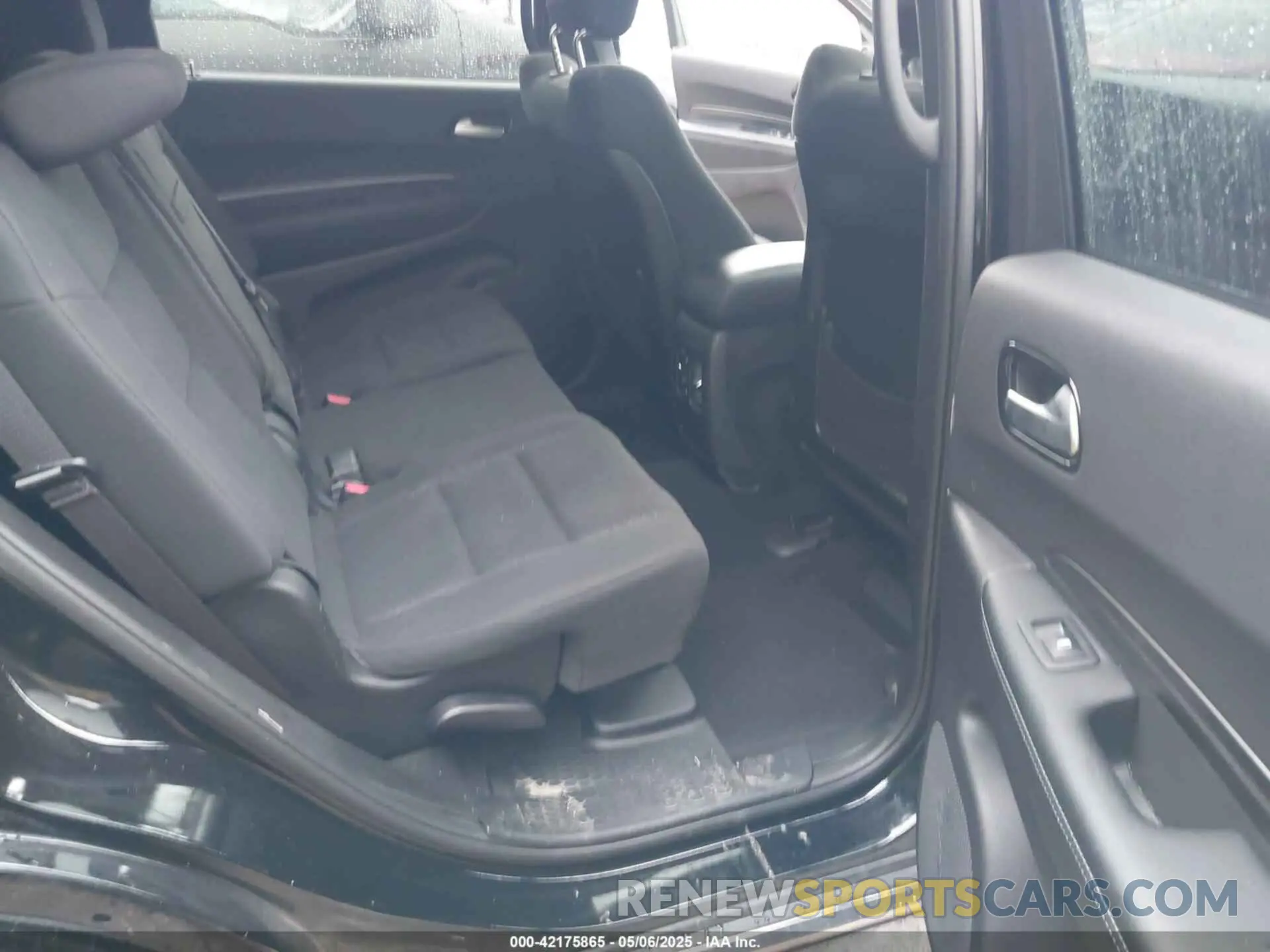 8 Photograph of a damaged car 1C4RDHAG4RC149822 DODGE DURANGO 2024