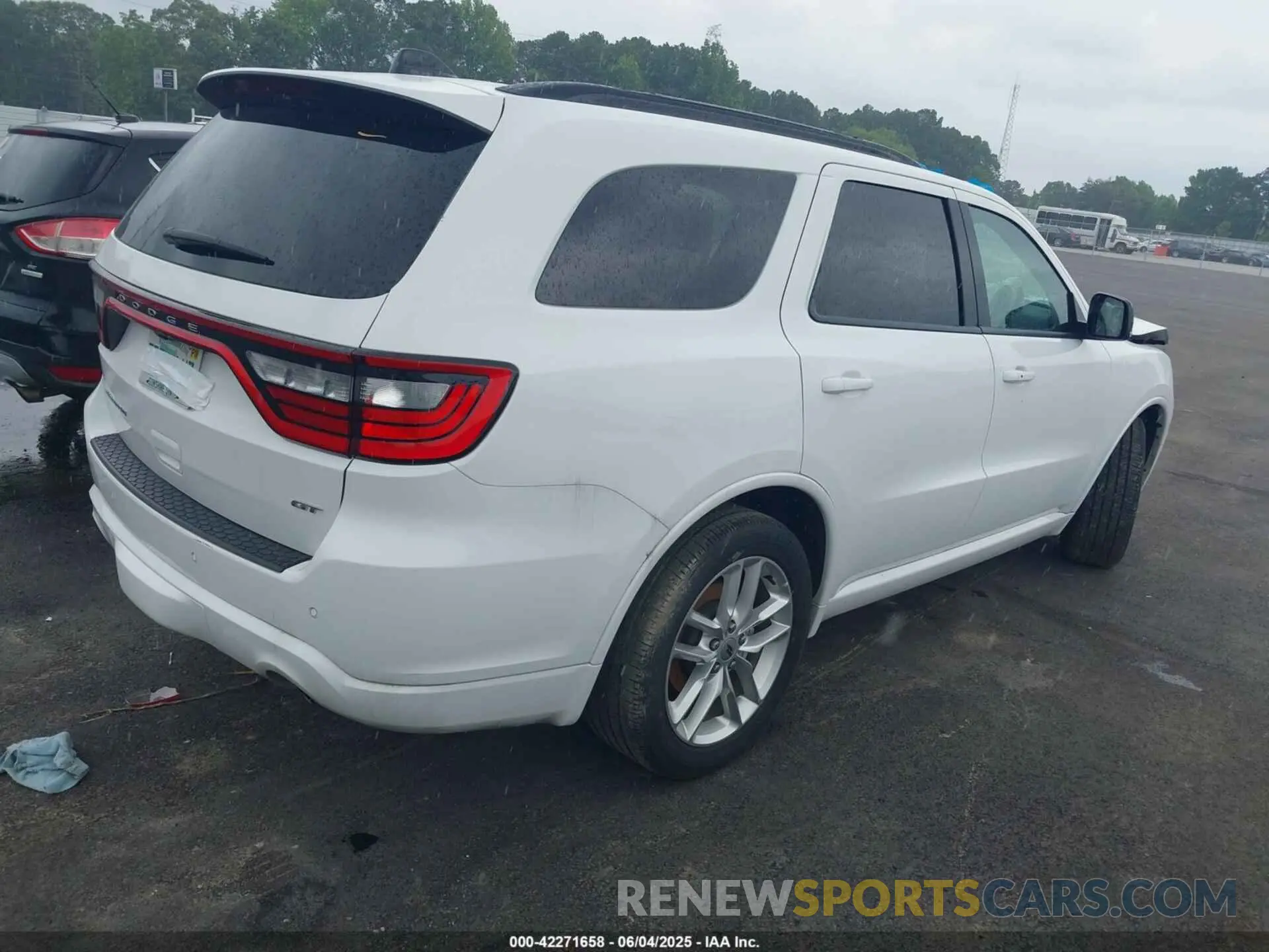 4 Photograph of a damaged car 1C4RDHDG0RC136092 DODGE DURANGO 2024