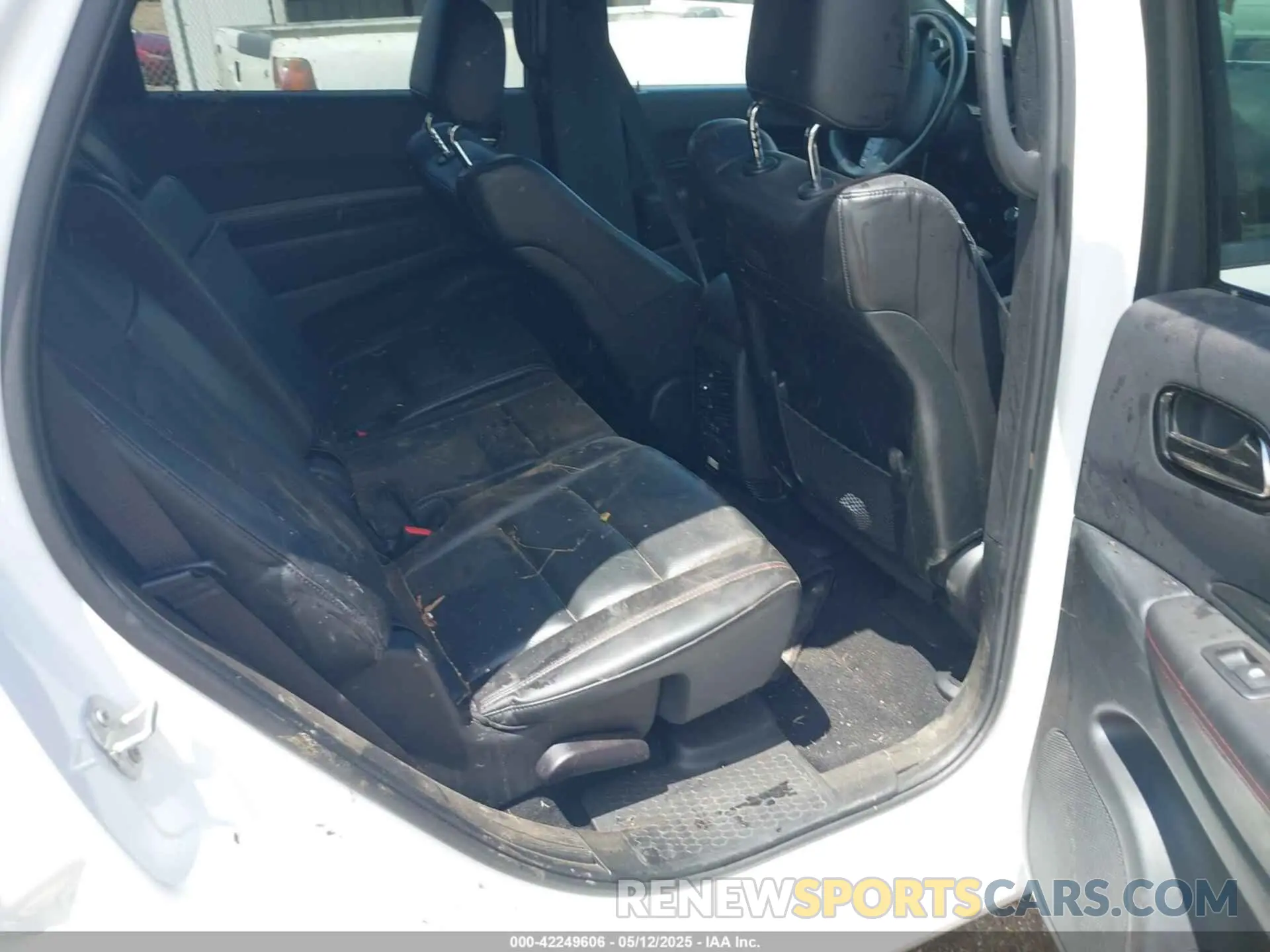 8 Photograph of a damaged car 1C4RDHDG9RC118383 DODGE DURANGO 2024