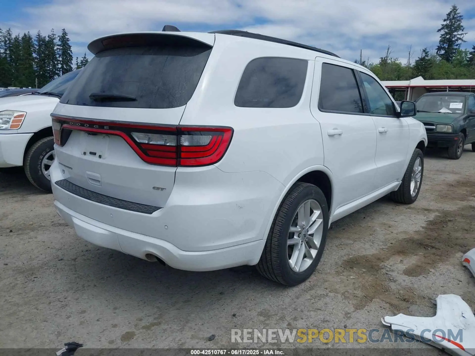 4 Photograph of a damaged car 1C4RDJDG0RC213096 DODGE DURANGO 2024