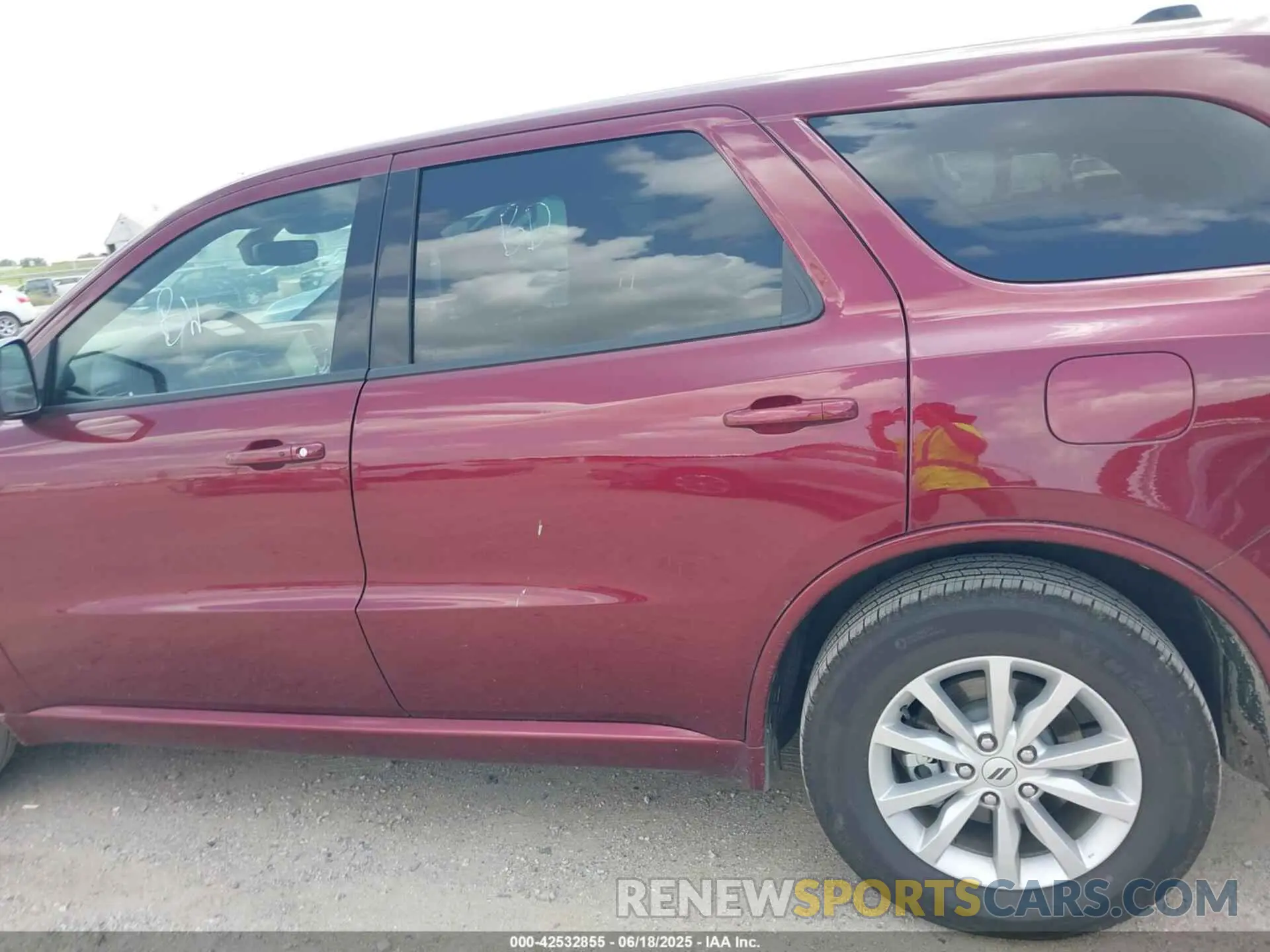14 Photograph of a damaged car 1C4RDHDG8SC530803 DODGE DURANGO 2025