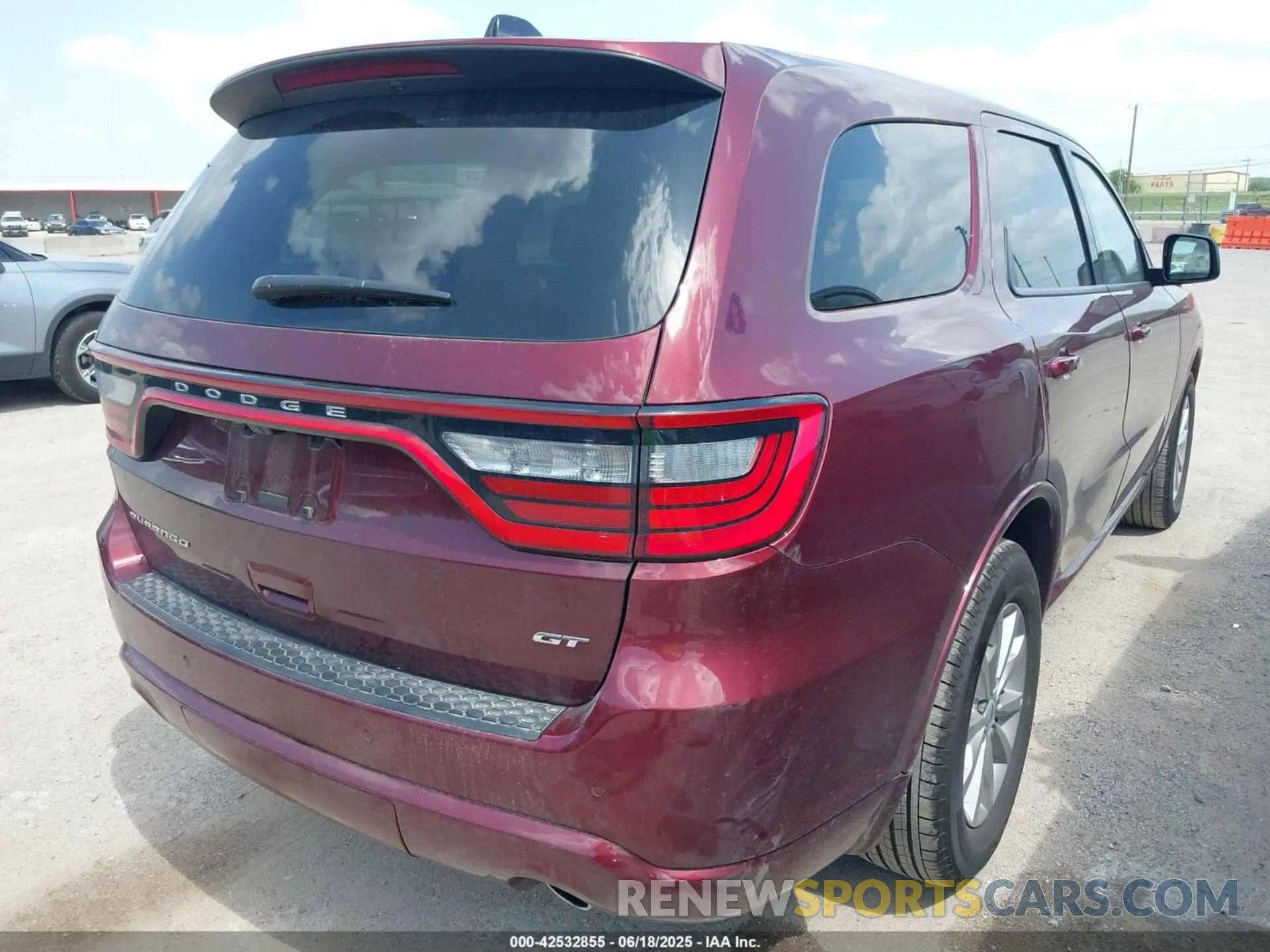 4 Photograph of a damaged car 1C4RDHDG8SC530803 DODGE DURANGO 2025