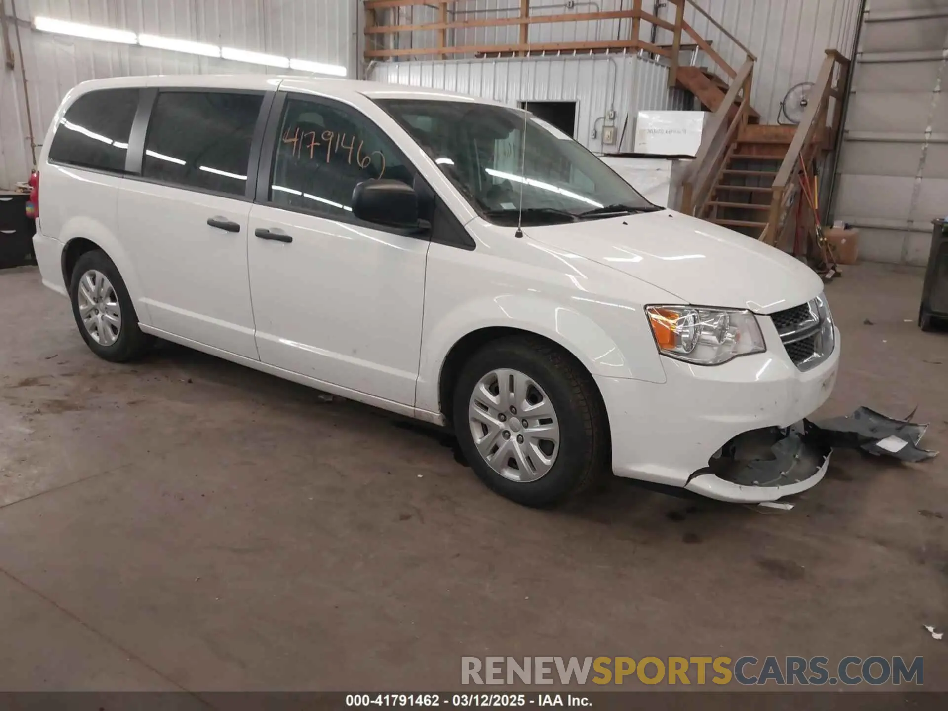 1 Photograph of a damaged car 2C4RDGBG0KR522103 DODGE GRAND CARAVAN 2019