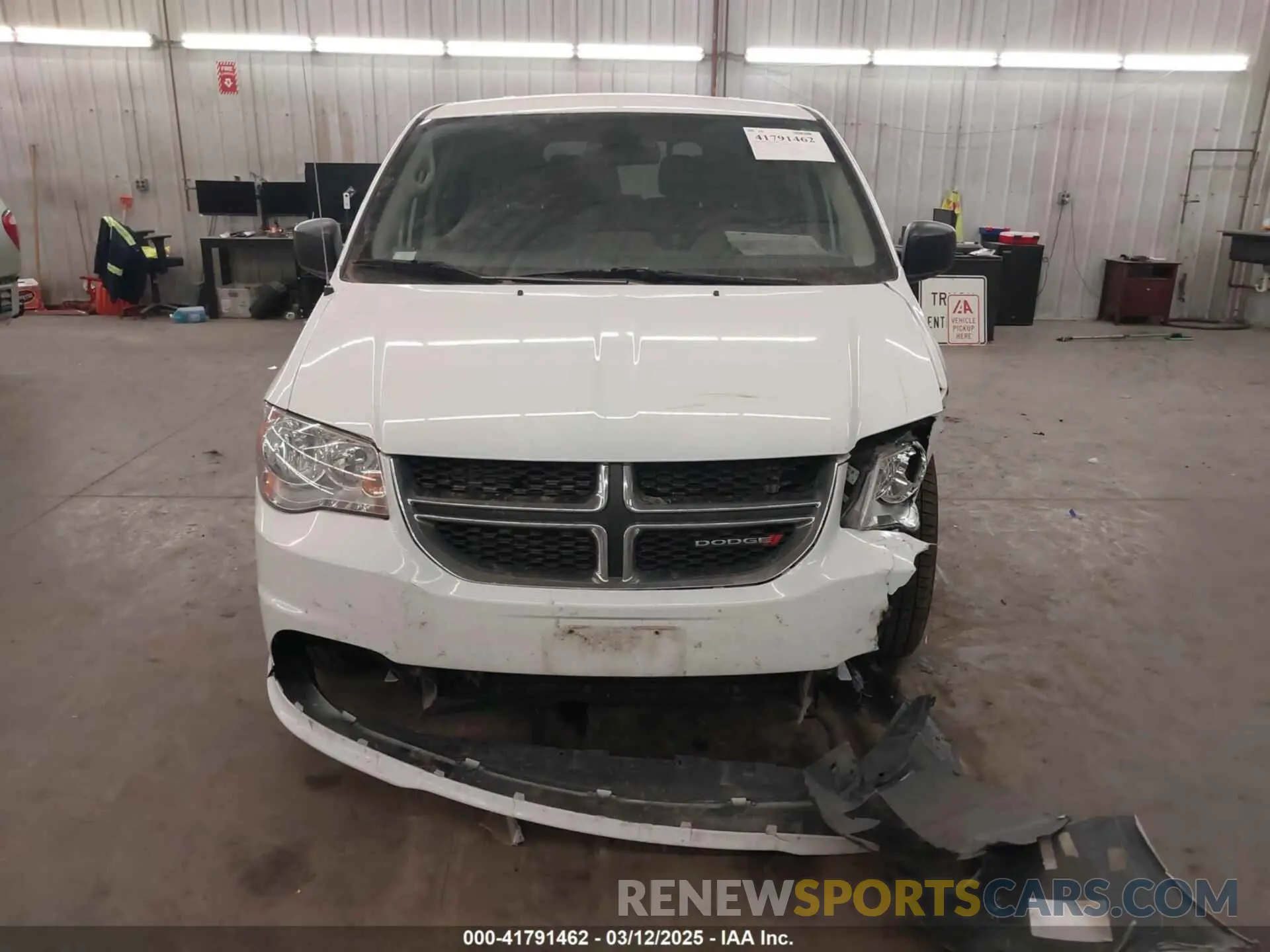 13 Photograph of a damaged car 2C4RDGBG0KR522103 DODGE GRAND CARAVAN 2019