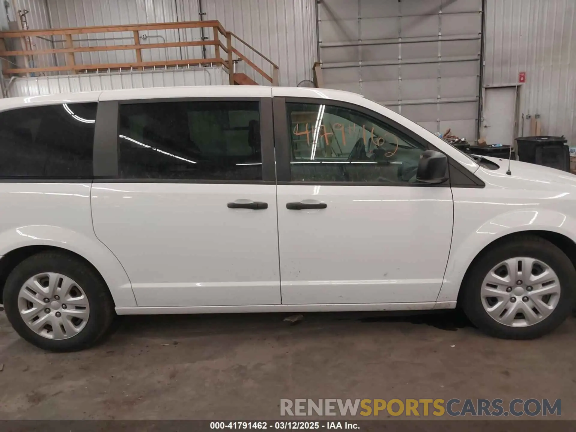 14 Photograph of a damaged car 2C4RDGBG0KR522103 DODGE GRAND CARAVAN 2019