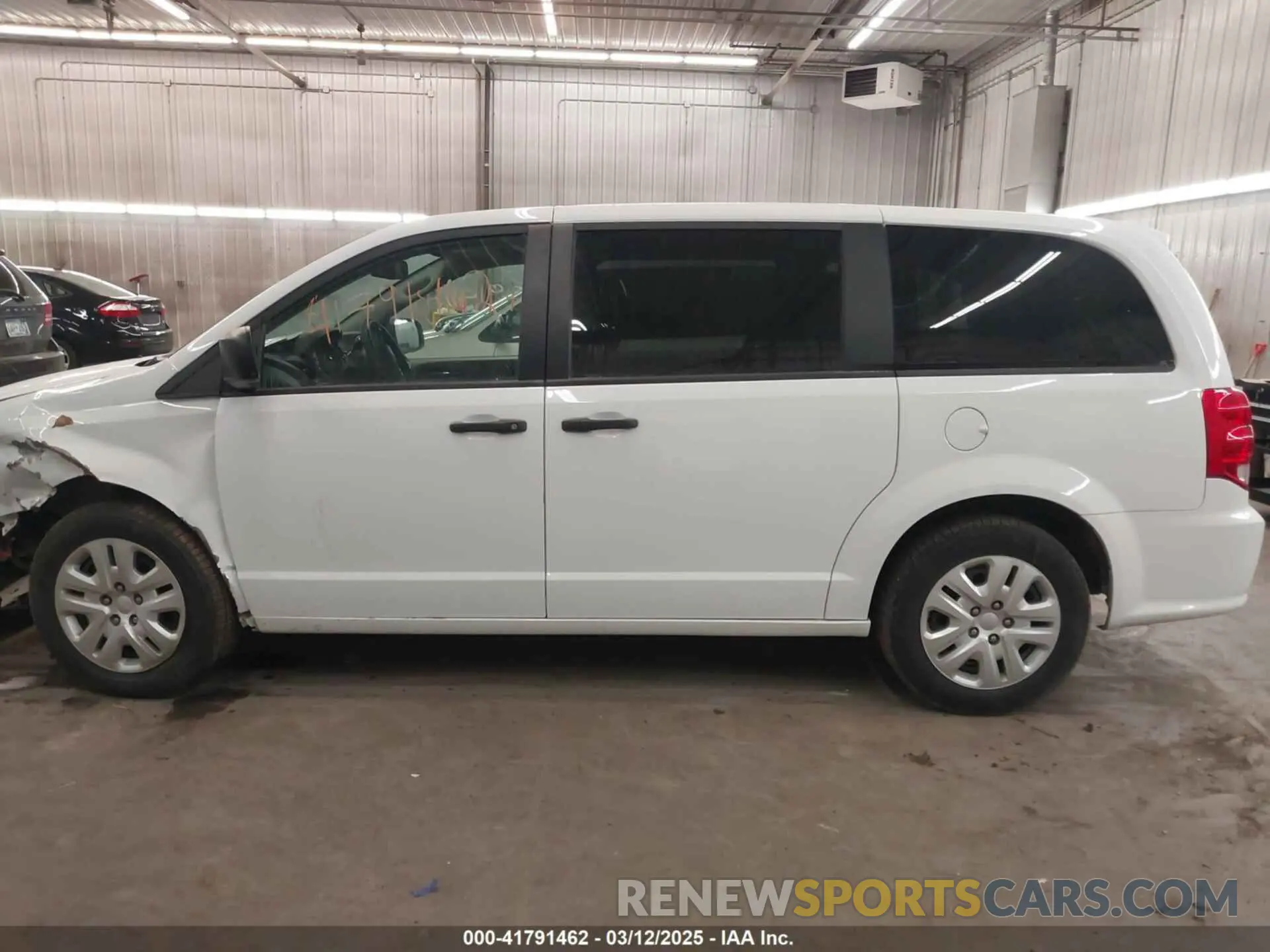 15 Photograph of a damaged car 2C4RDGBG0KR522103 DODGE GRAND CARAVAN 2019