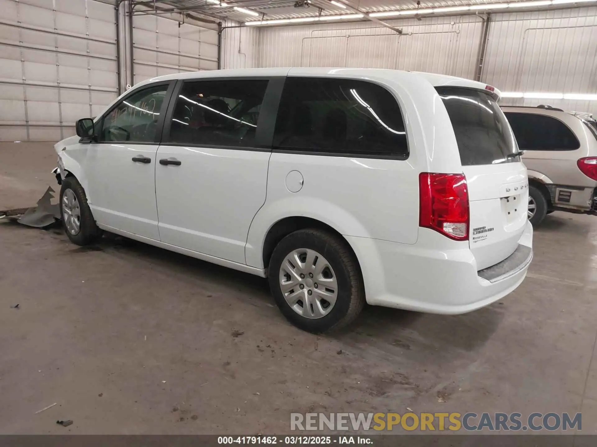 3 Photograph of a damaged car 2C4RDGBG0KR522103 DODGE GRAND CARAVAN 2019
