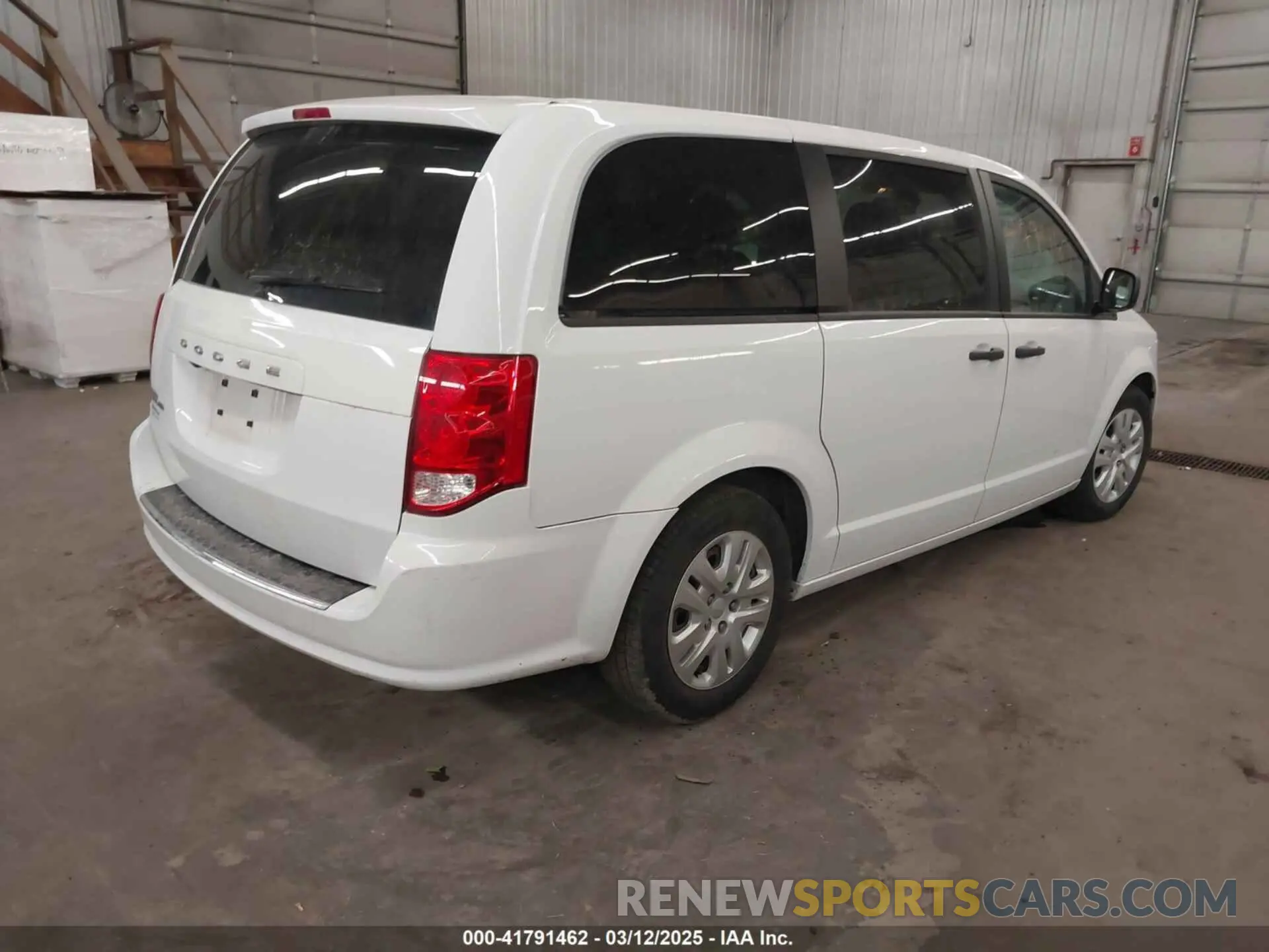 4 Photograph of a damaged car 2C4RDGBG0KR522103 DODGE GRAND CARAVAN 2019