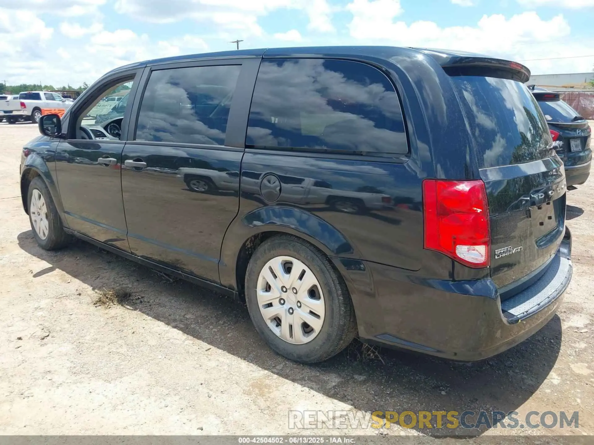 3 Photograph of a damaged car 2C4RDGBG0KR585007 DODGE GRAND CARAVAN 2019