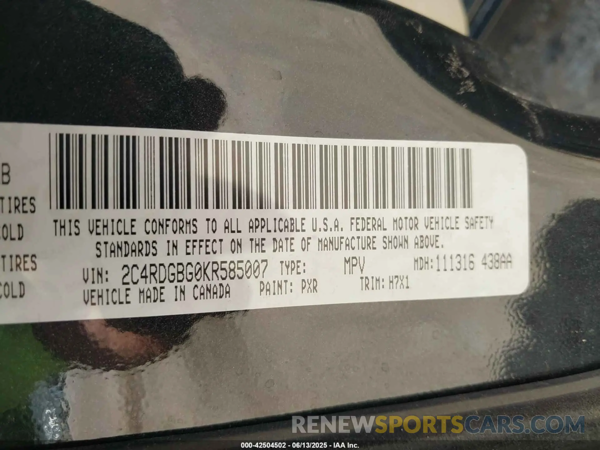 9 Photograph of a damaged car 2C4RDGBG0KR585007 DODGE GRAND CARAVAN 2019