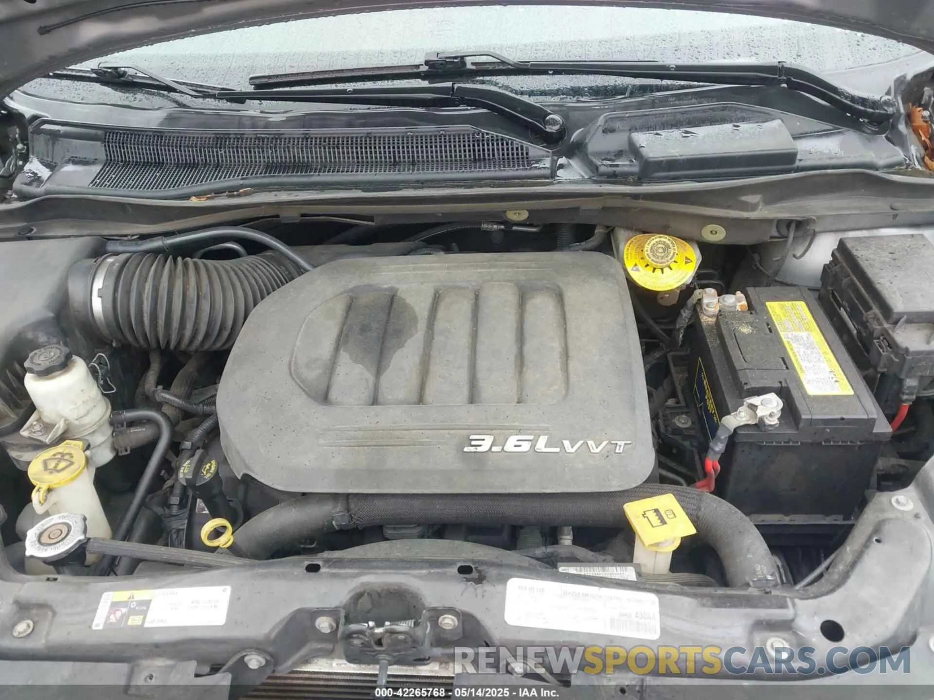 10 Photograph of a damaged car 2C4RDGBG0KR585976 DODGE GRAND CARAVAN 2019