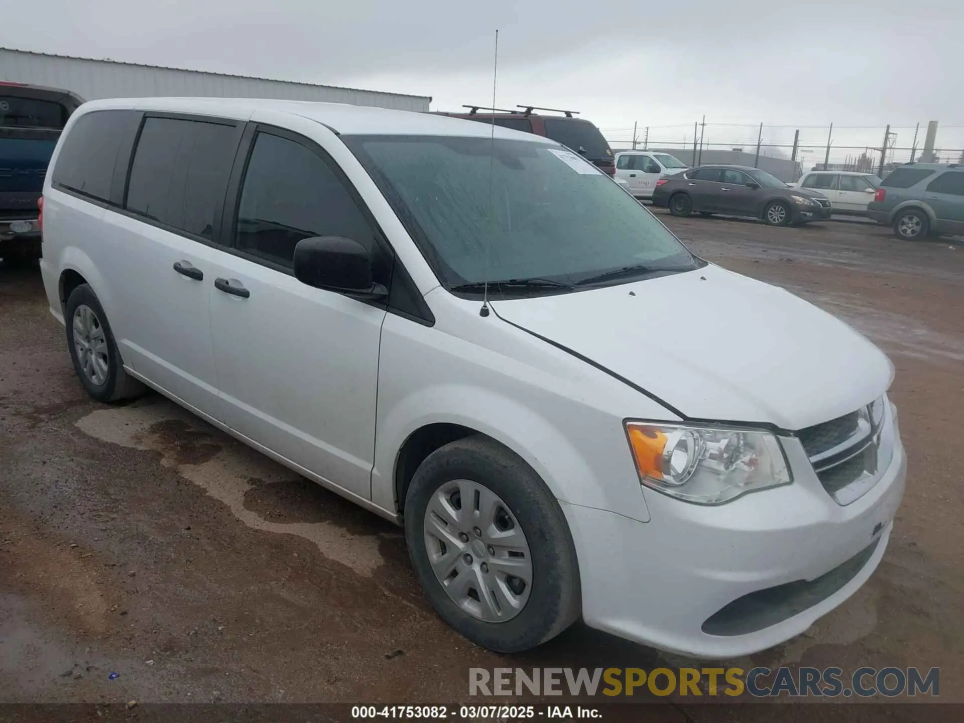 1 Photograph of a damaged car 2C4RDGBG0KR727727 DODGE GRAND CARAVAN 2019
