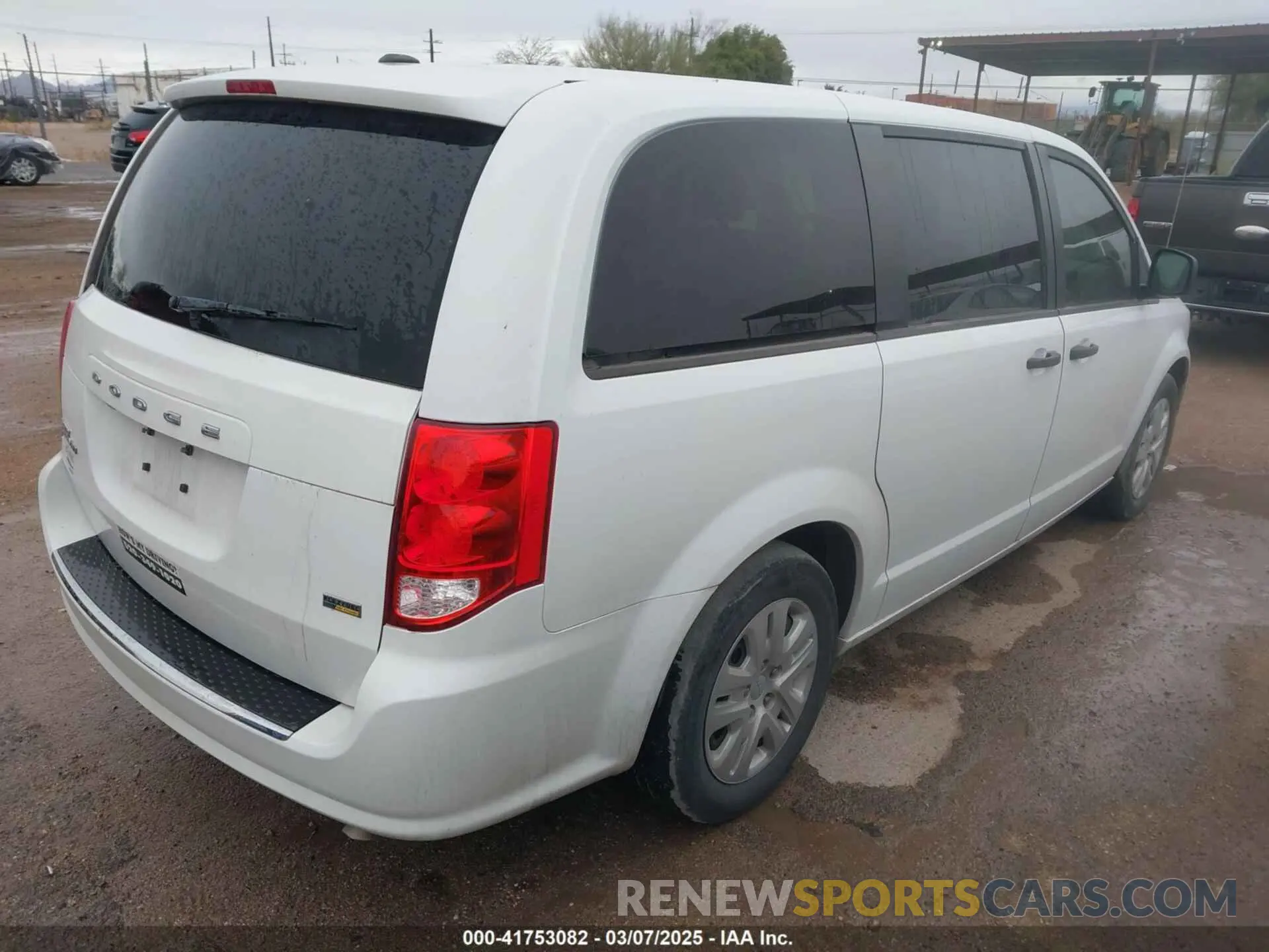 4 Photograph of a damaged car 2C4RDGBG0KR727727 DODGE GRAND CARAVAN 2019