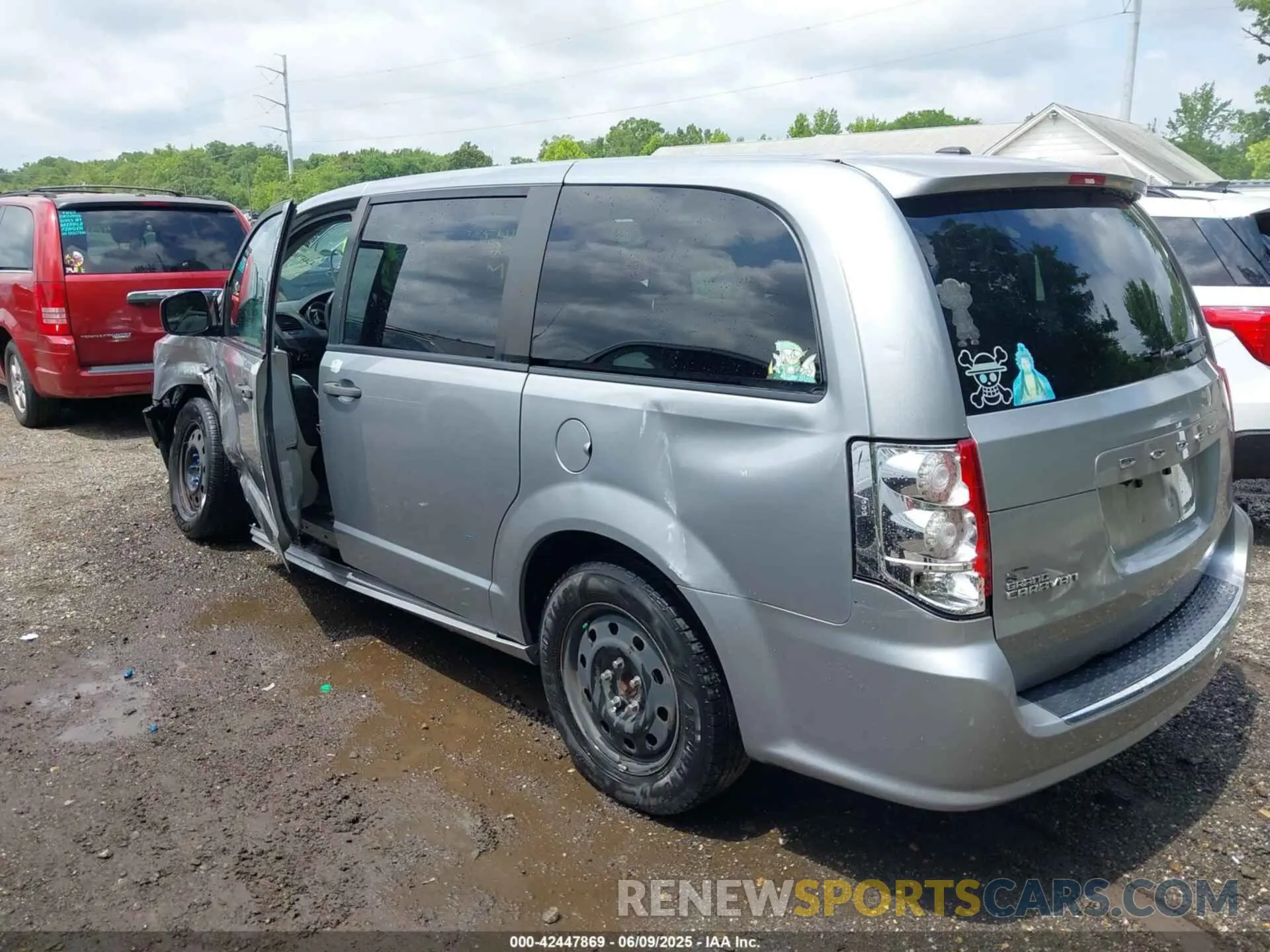 3 Photograph of a damaged car 2C4RDGBG0KR741711 DODGE GRAND CARAVAN 2019