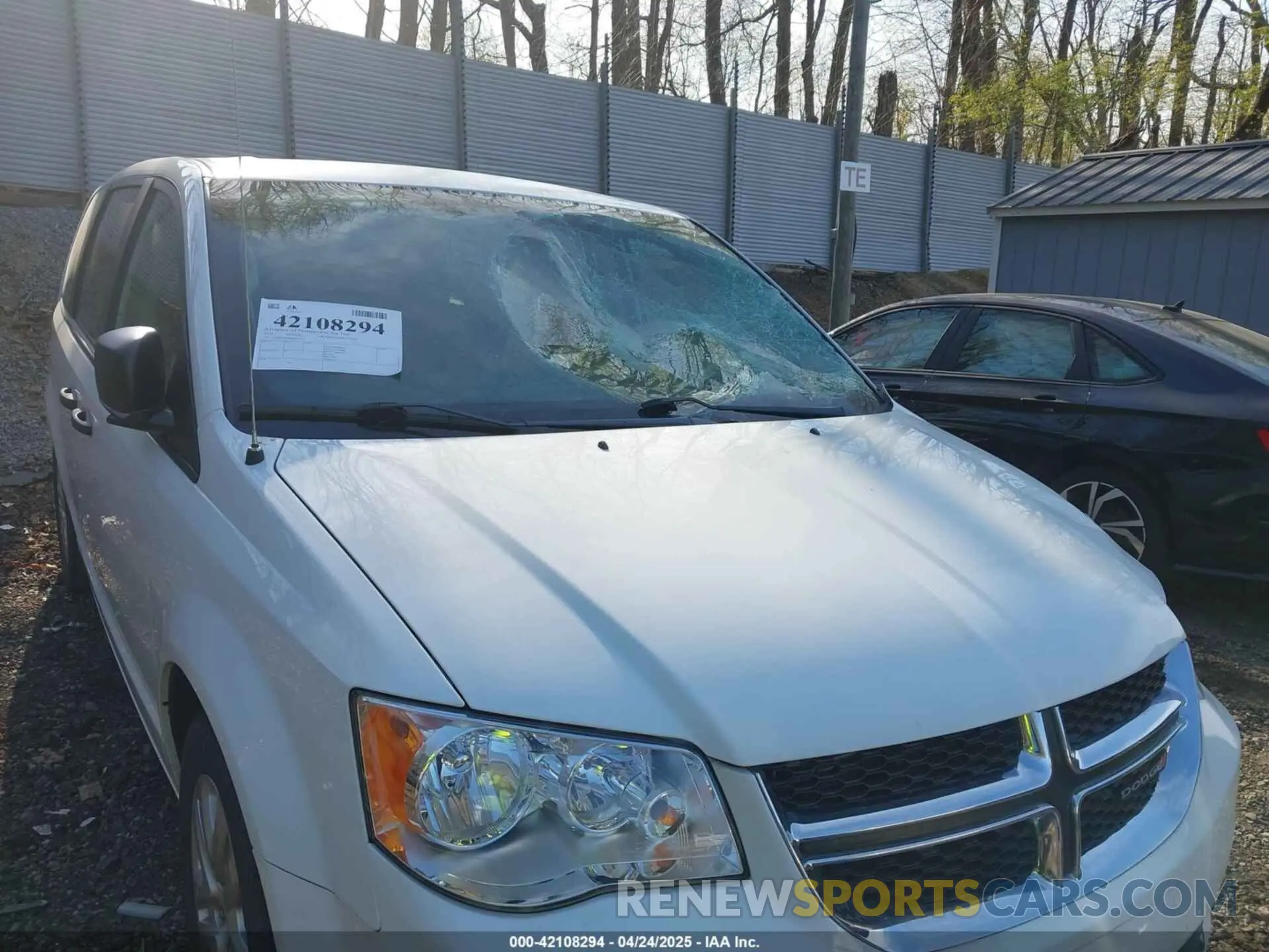 22 Photograph of a damaged car 2C4RDGBG0KR741725 DODGE GRAND CARAVAN 2019