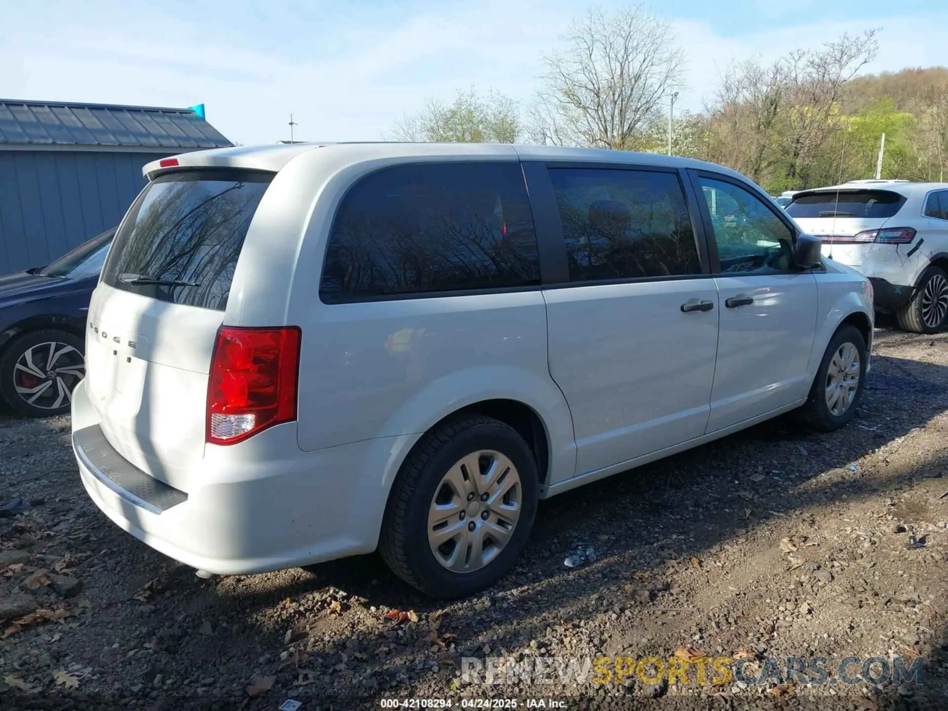 4 Photograph of a damaged car 2C4RDGBG0KR741725 DODGE GRAND CARAVAN 2019