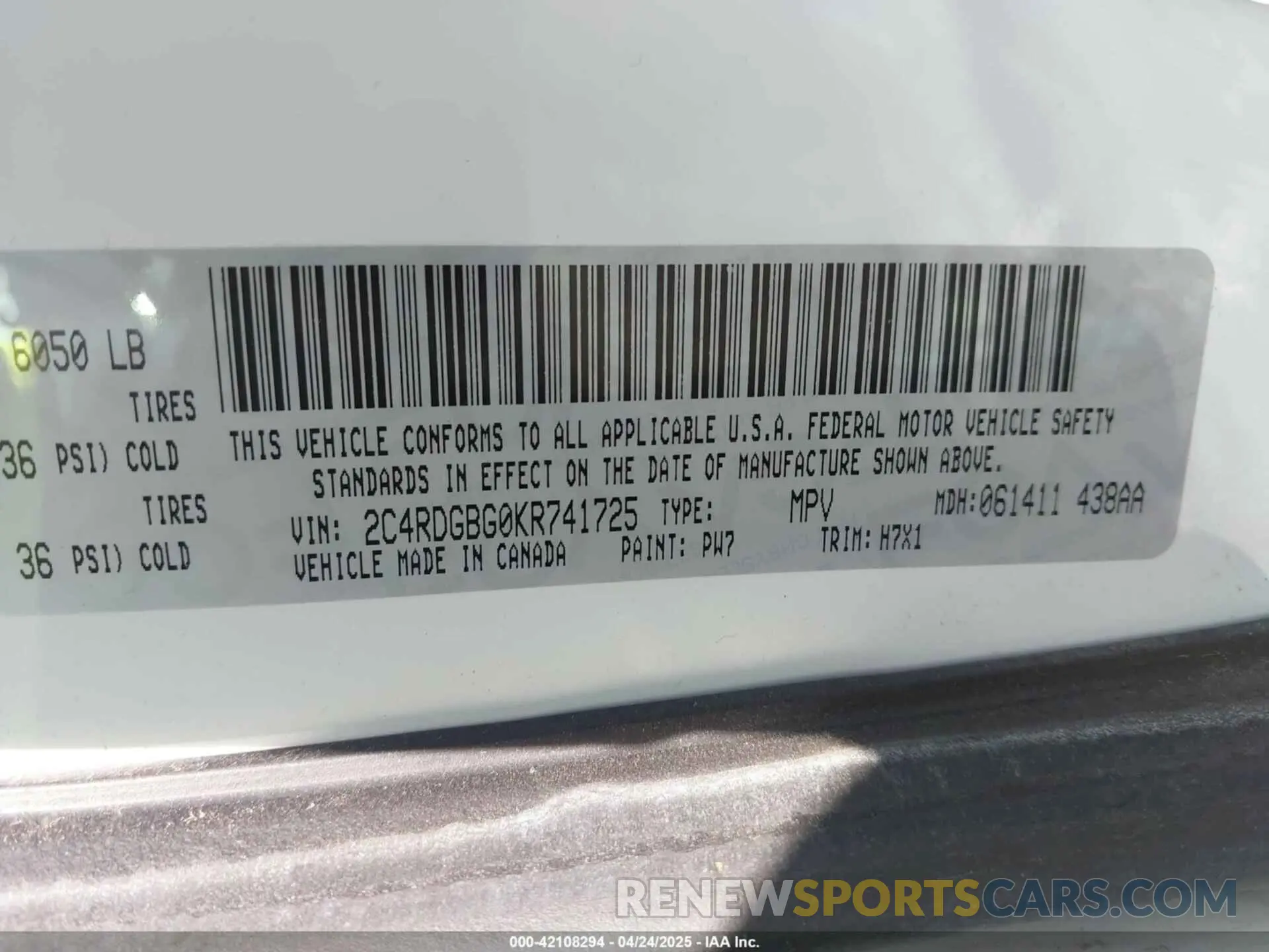 9 Photograph of a damaged car 2C4RDGBG0KR741725 DODGE GRAND CARAVAN 2019