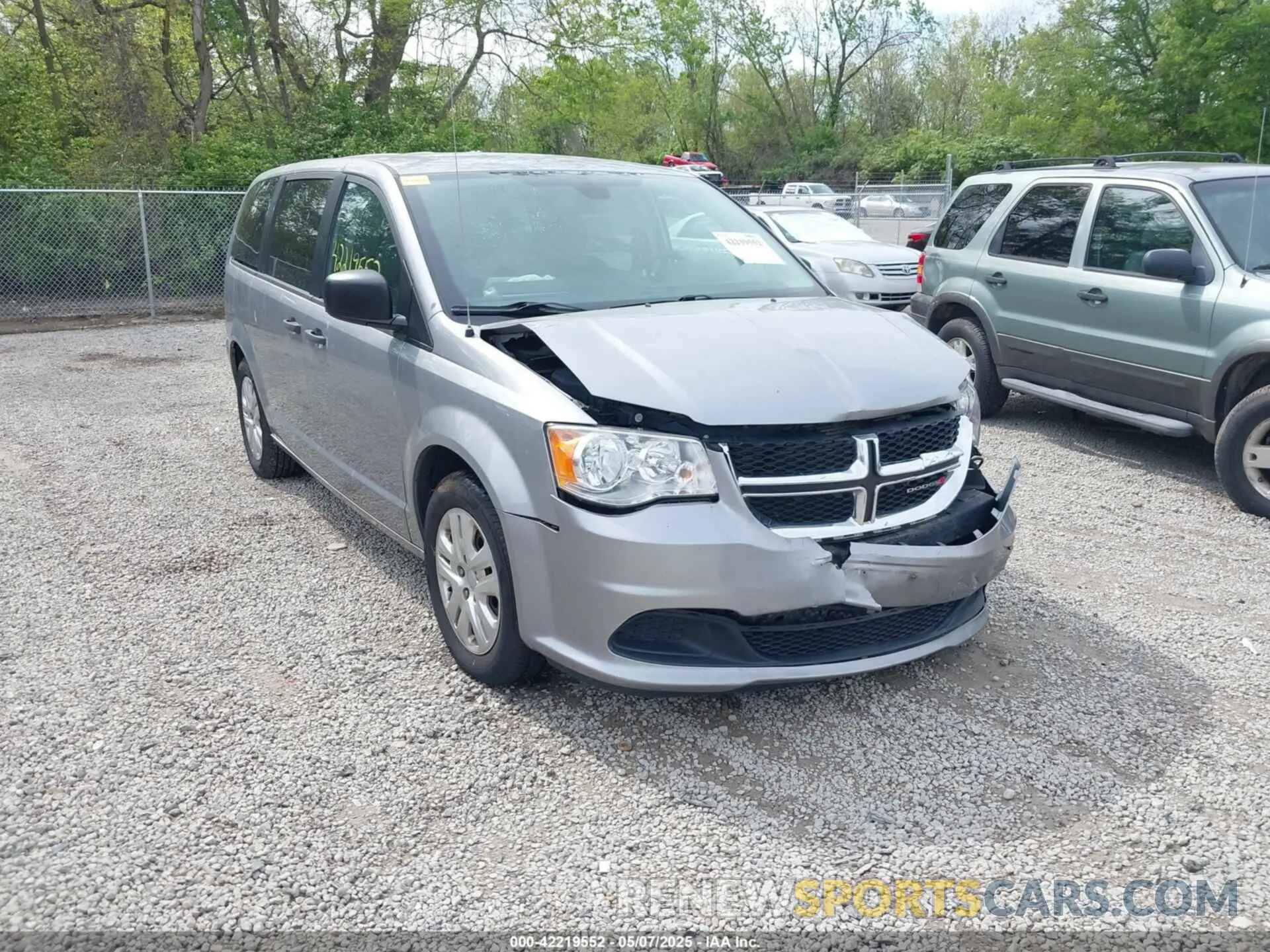 1 Photograph of a damaged car 2C4RDGBG1KR581130 DODGE GRAND CARAVAN 2019