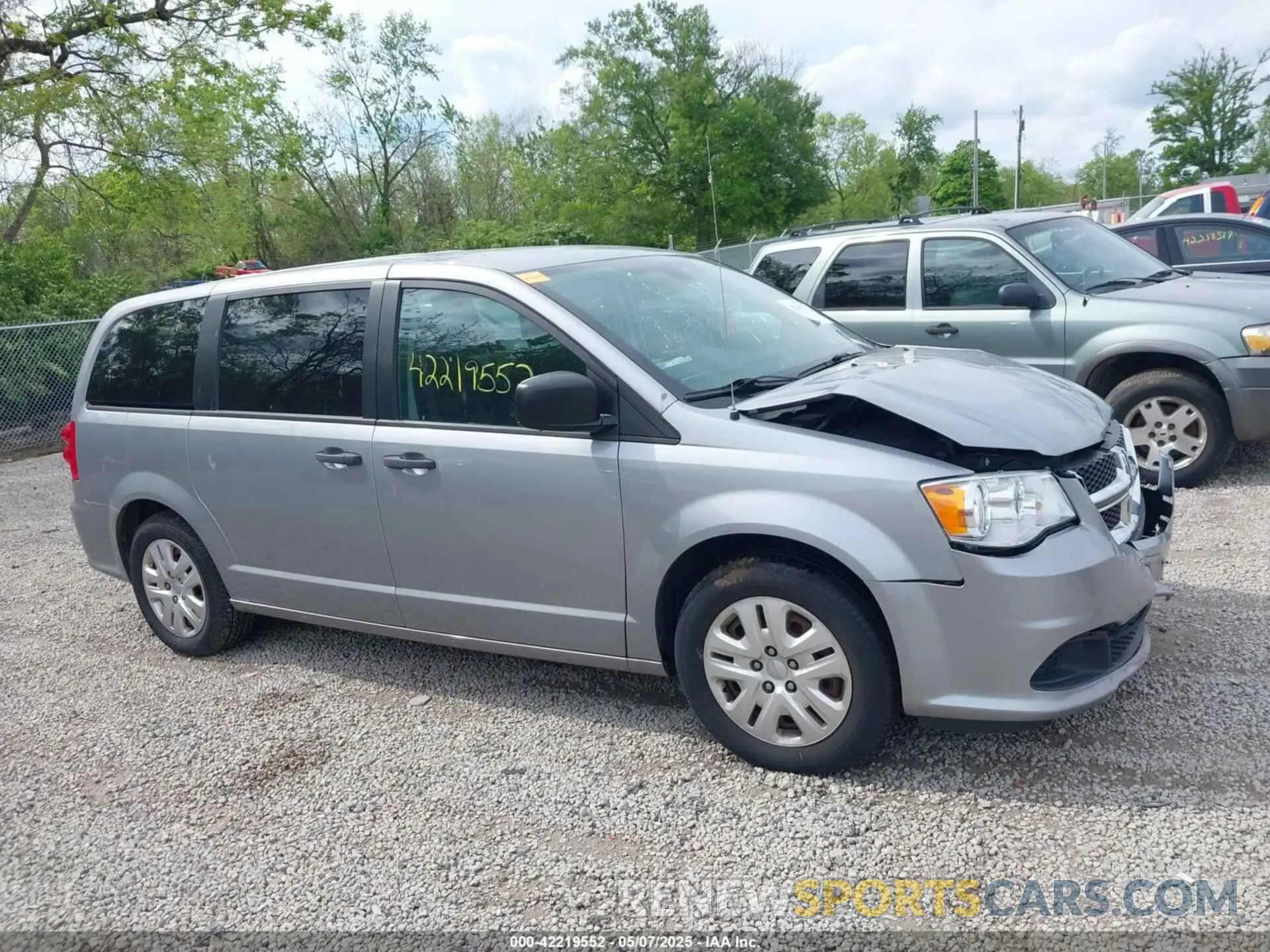 13 Photograph of a damaged car 2C4RDGBG1KR581130 DODGE GRAND CARAVAN 2019