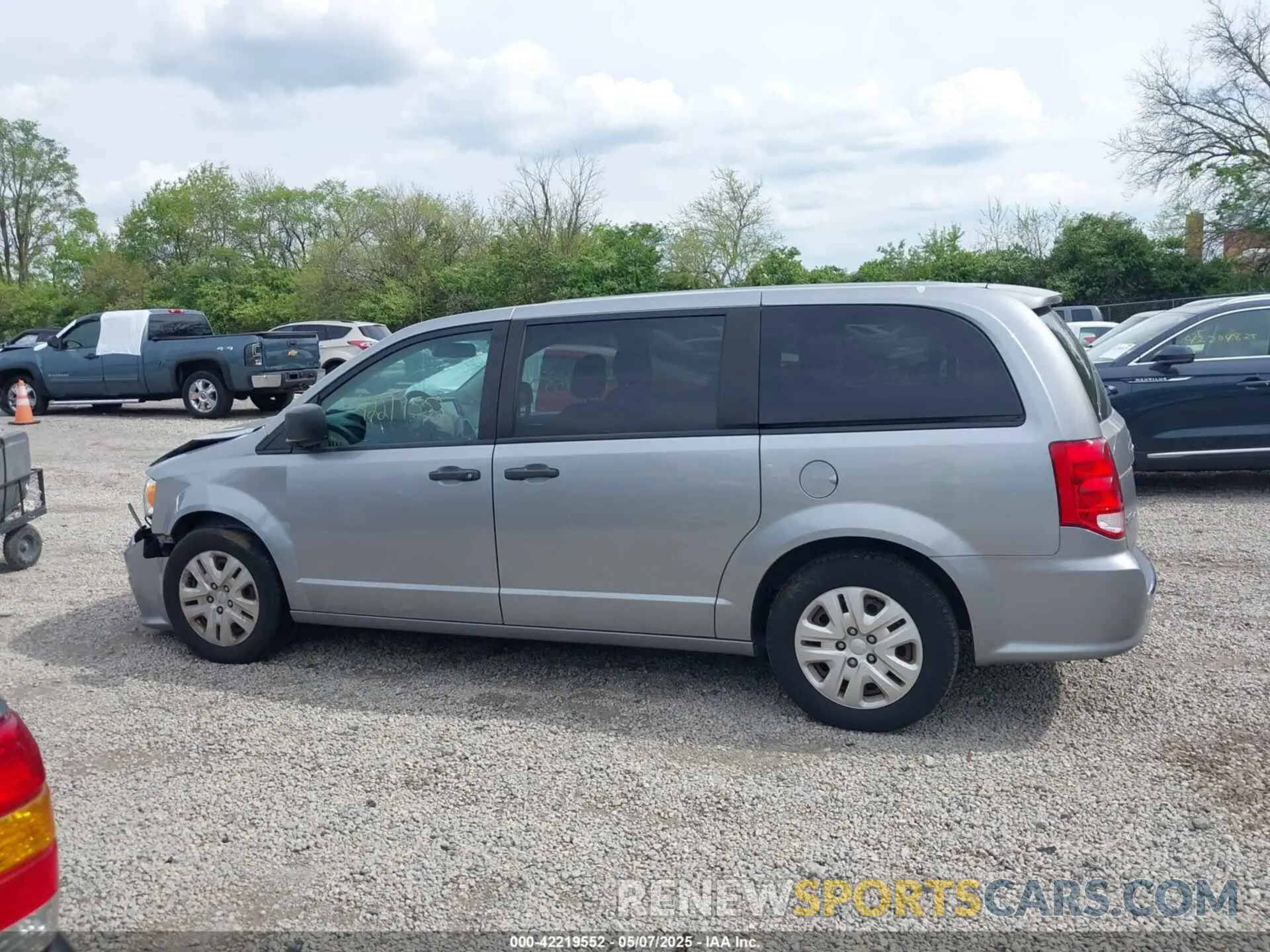 14 Photograph of a damaged car 2C4RDGBG1KR581130 DODGE GRAND CARAVAN 2019