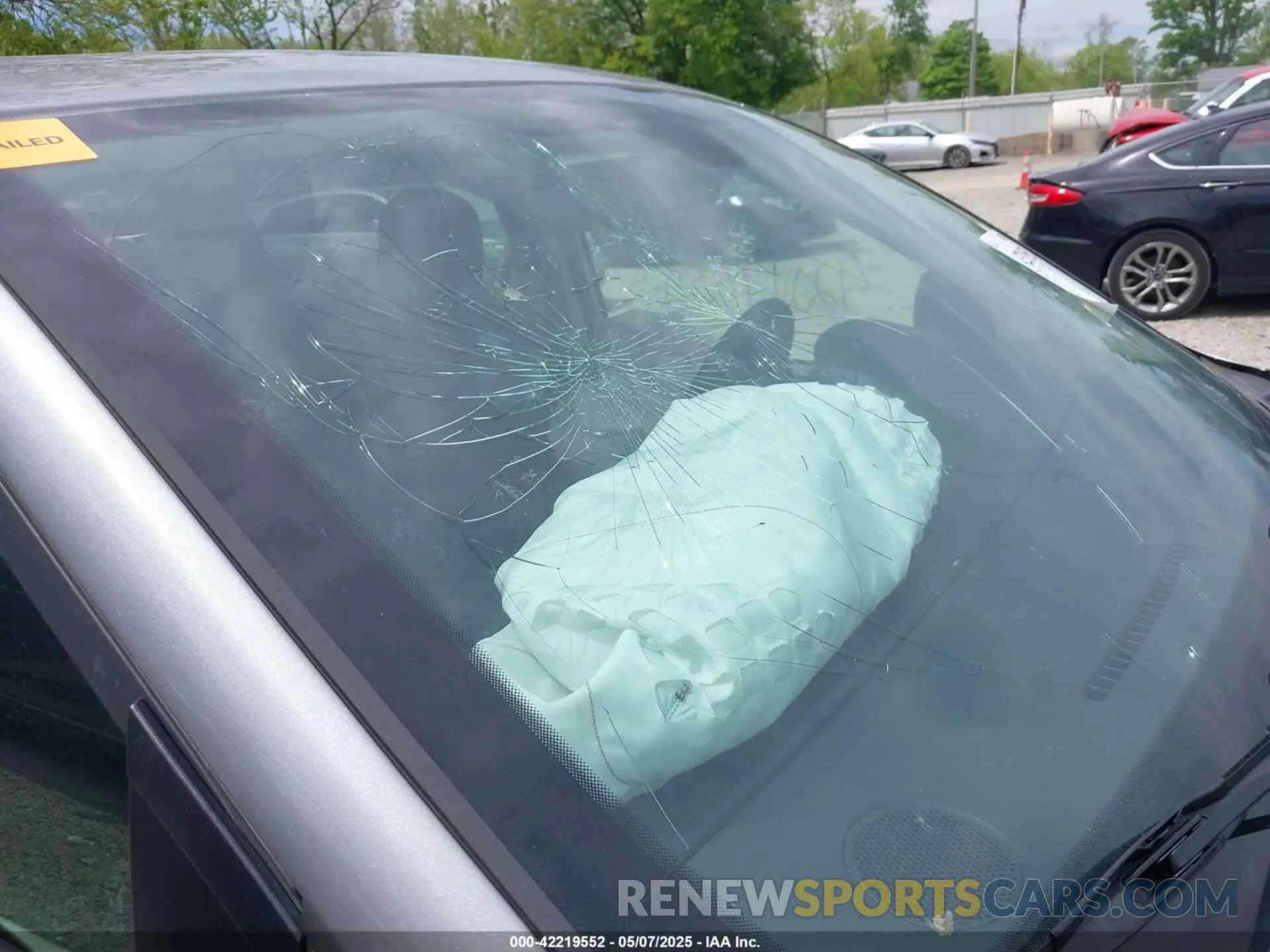 19 Photograph of a damaged car 2C4RDGBG1KR581130 DODGE GRAND CARAVAN 2019