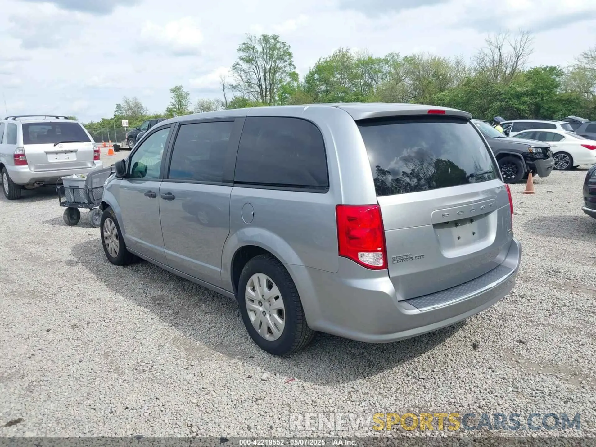 3 Photograph of a damaged car 2C4RDGBG1KR581130 DODGE GRAND CARAVAN 2019