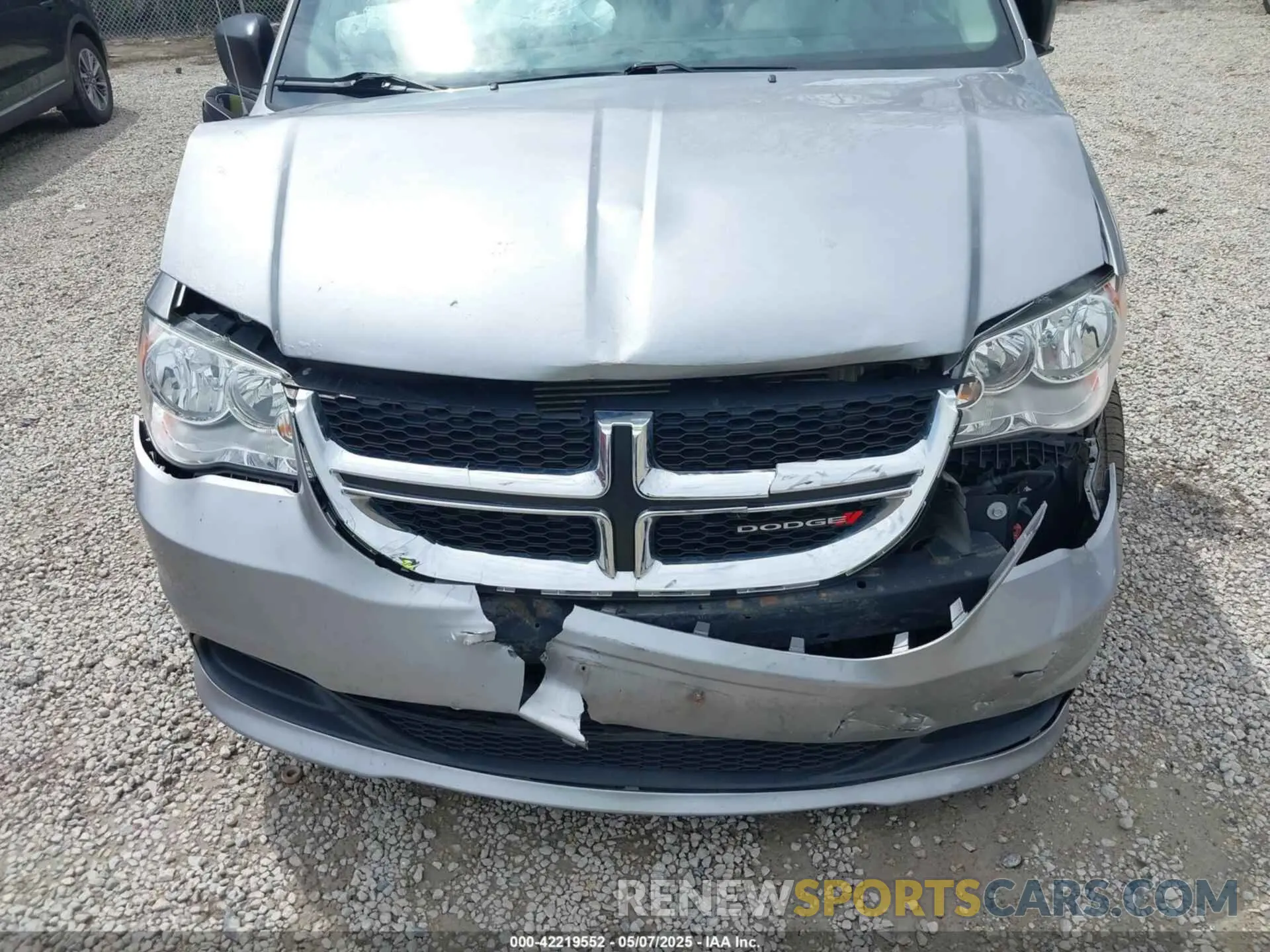 6 Photograph of a damaged car 2C4RDGBG1KR581130 DODGE GRAND CARAVAN 2019