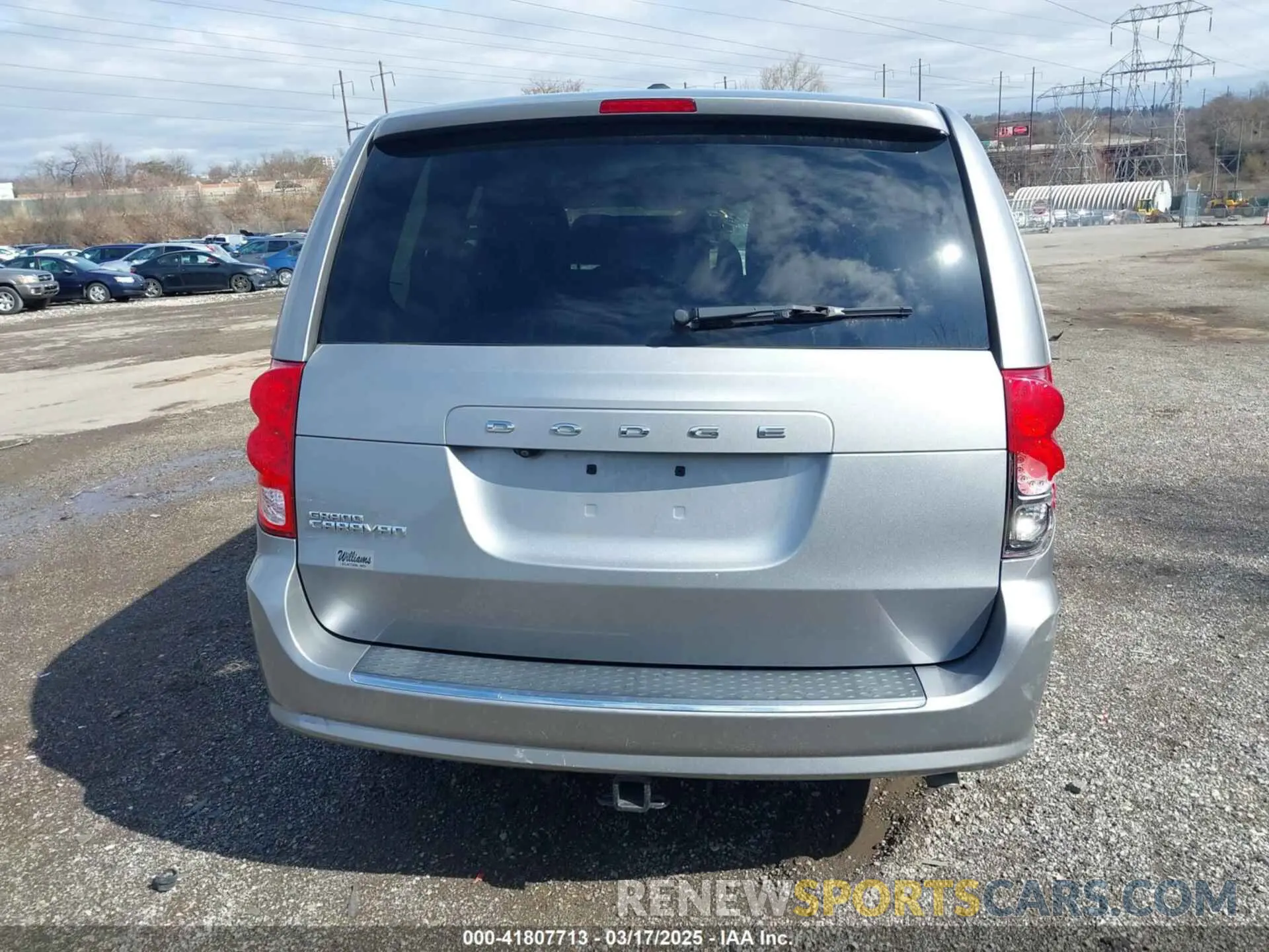 17 Photograph of a damaged car 2C4RDGBG1KR656893 DODGE GRAND CARAVAN 2019