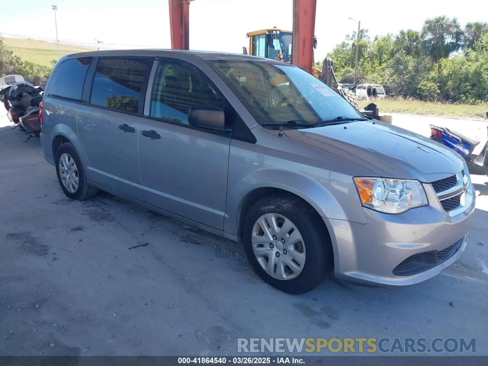1 Photograph of a damaged car 2C4RDGBG1KR729681 DODGE GRAND CARAVAN 2019