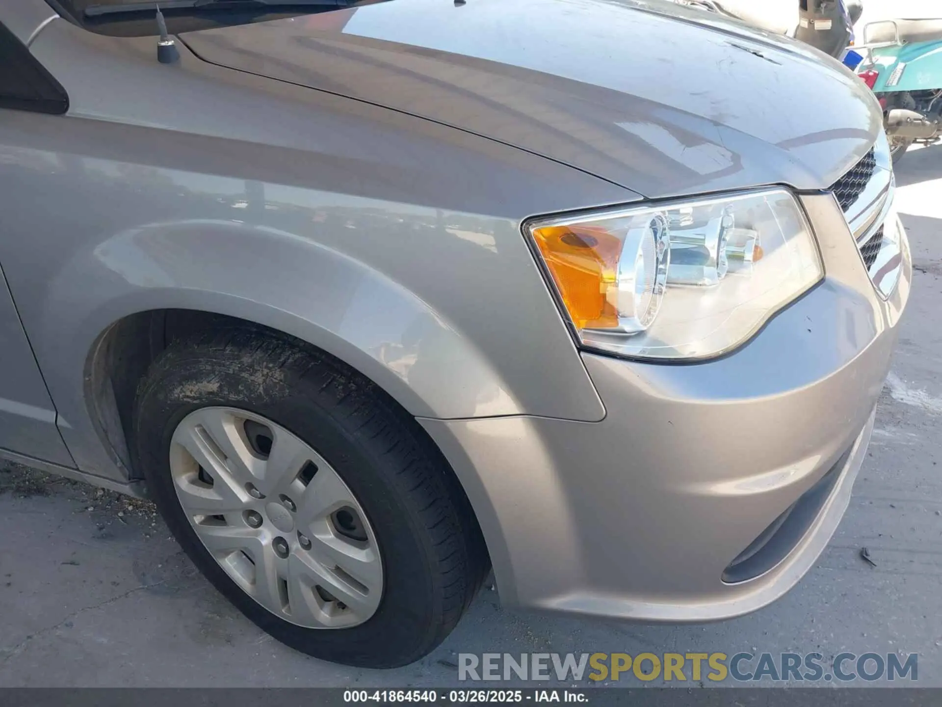11 Photograph of a damaged car 2C4RDGBG1KR729681 DODGE GRAND CARAVAN 2019