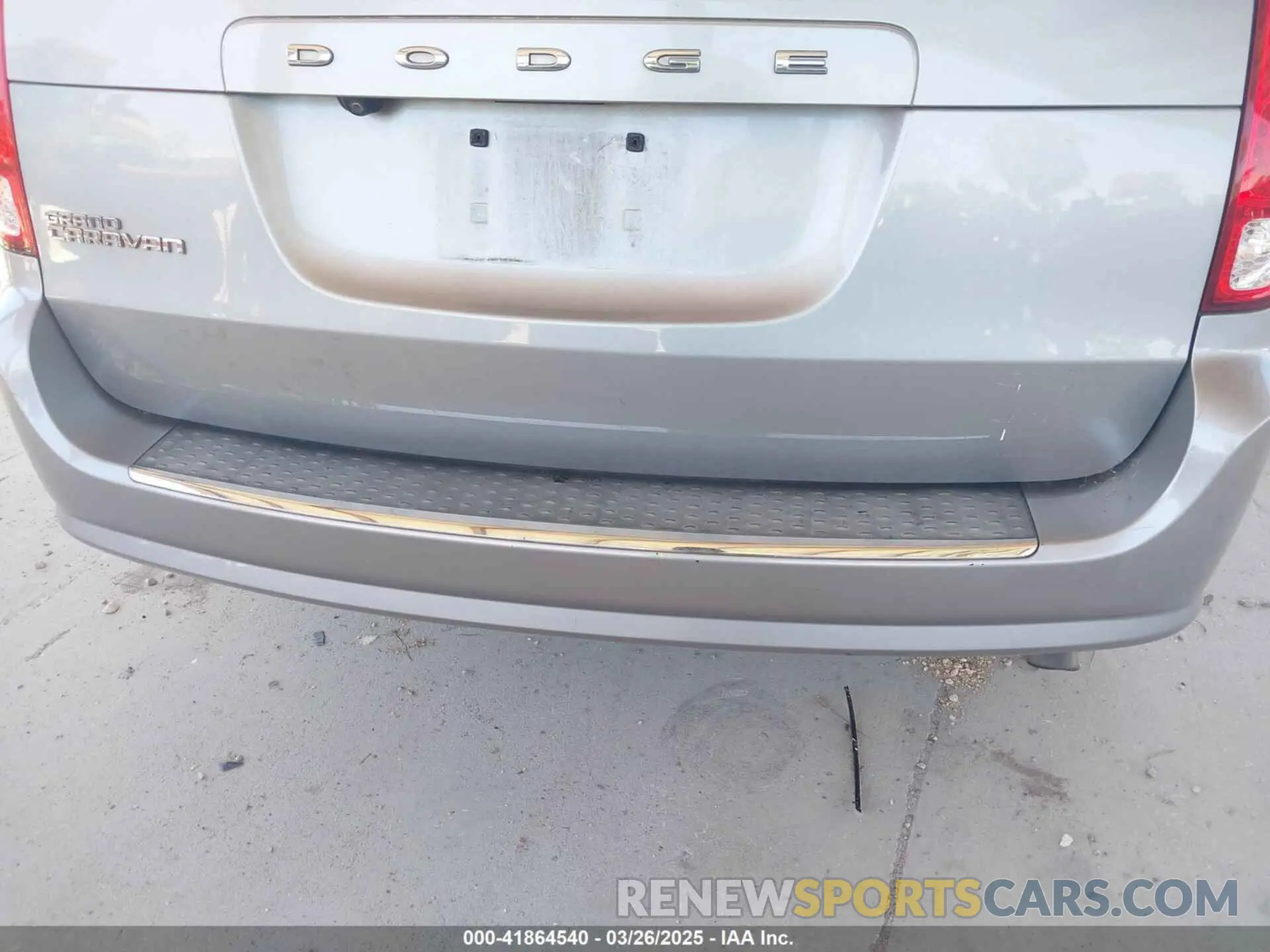 20 Photograph of a damaged car 2C4RDGBG1KR729681 DODGE GRAND CARAVAN 2019