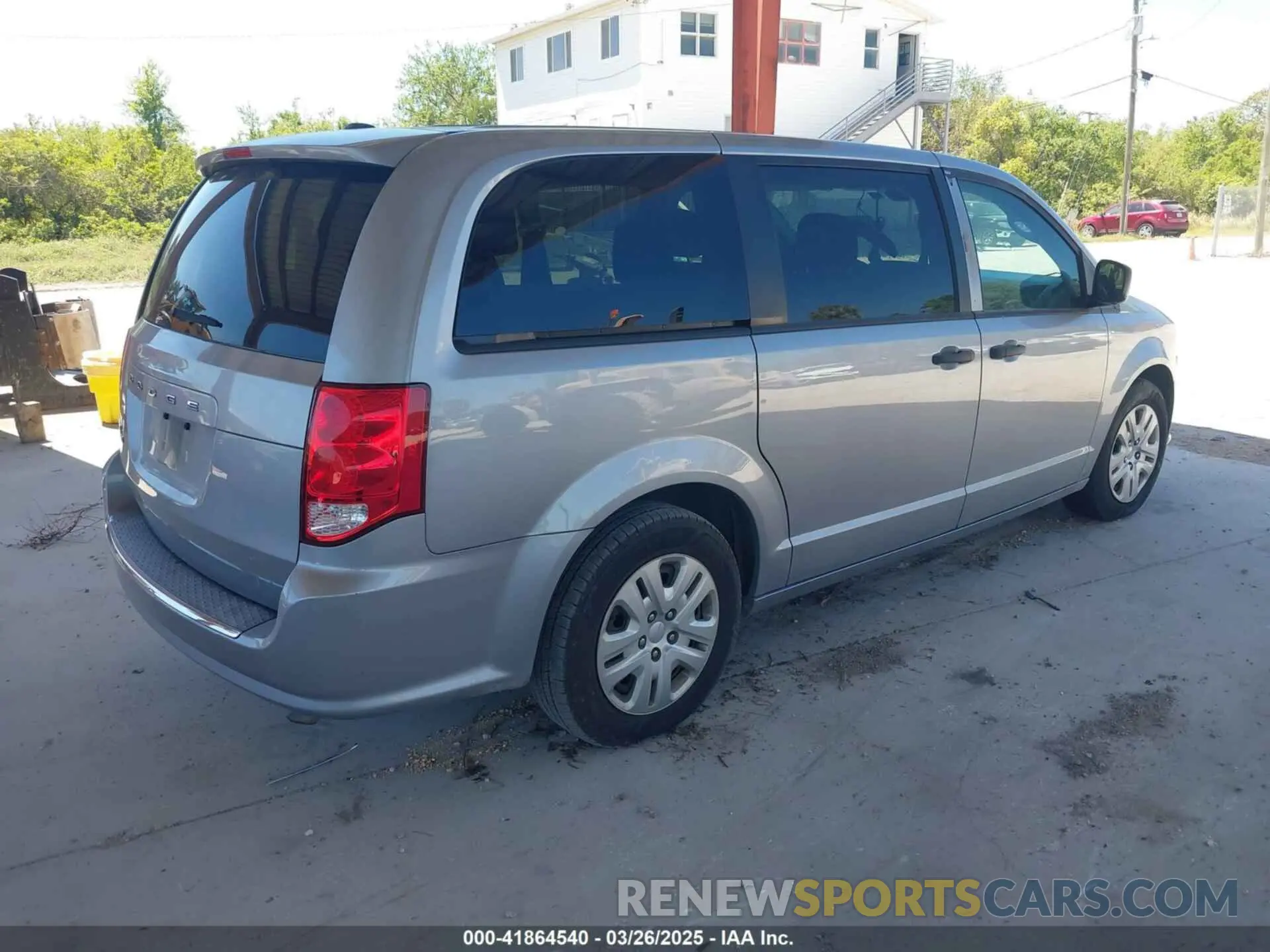 4 Photograph of a damaged car 2C4RDGBG1KR729681 DODGE GRAND CARAVAN 2019