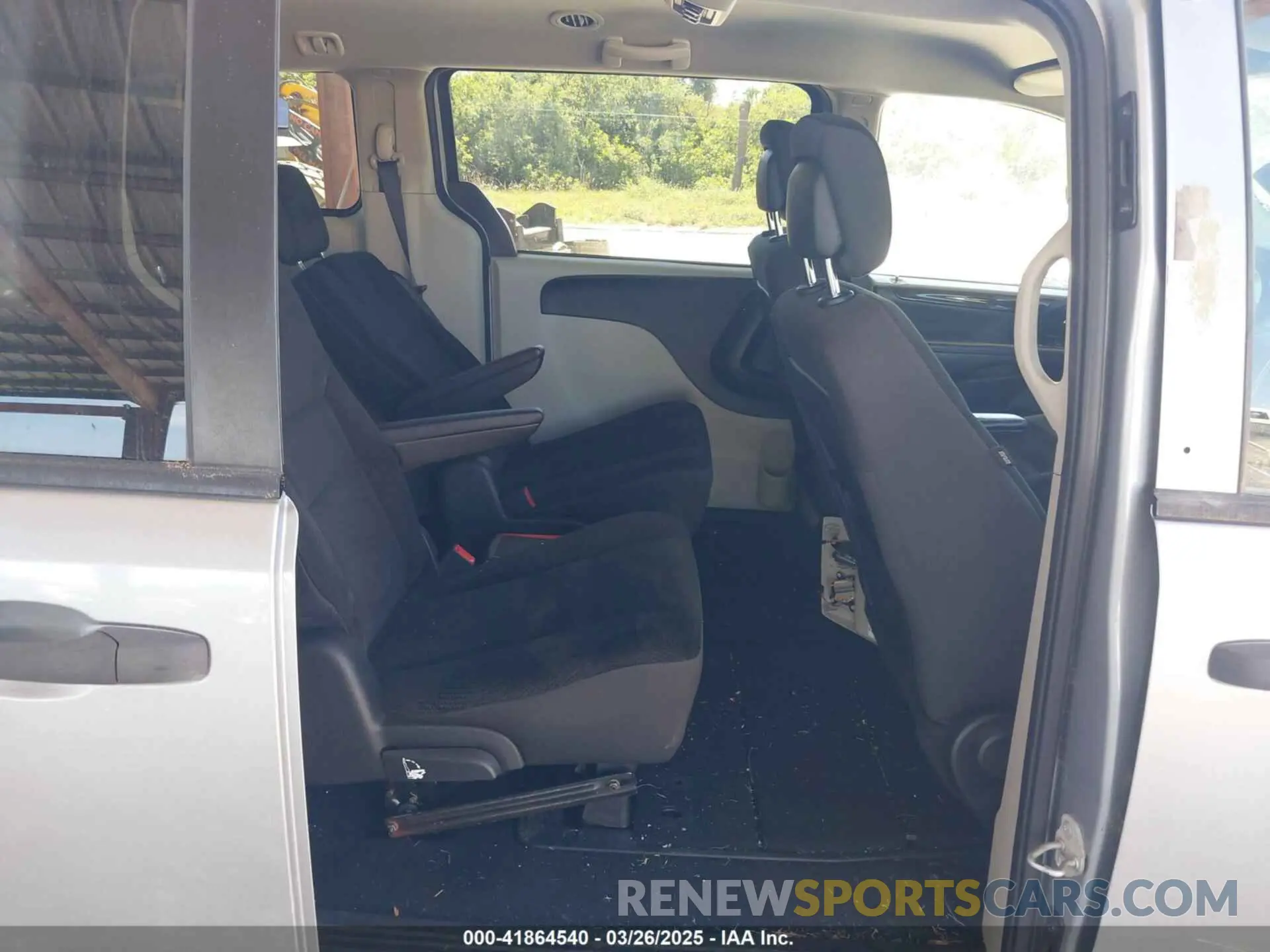 8 Photograph of a damaged car 2C4RDGBG1KR729681 DODGE GRAND CARAVAN 2019