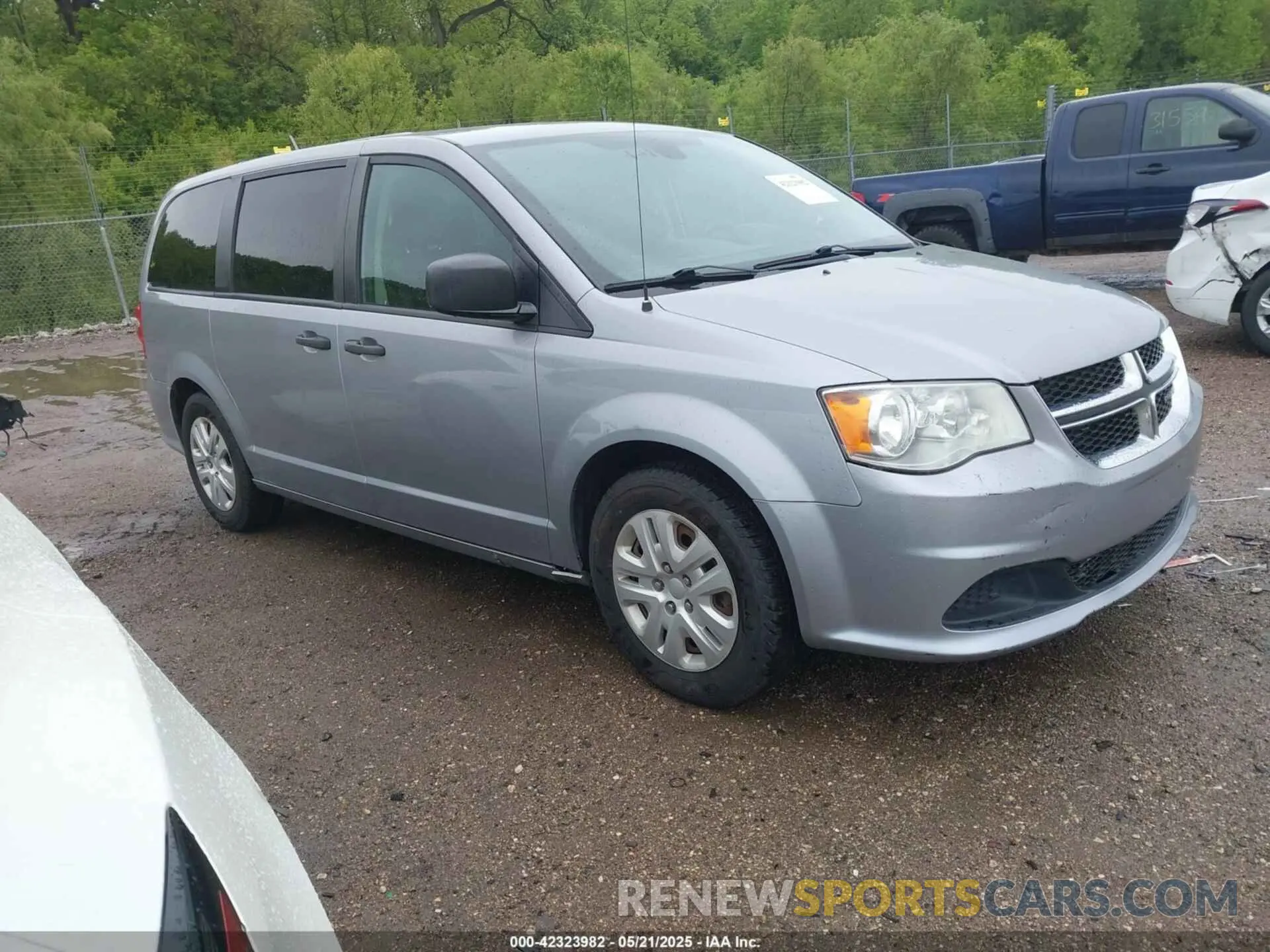 1 Photograph of a damaged car 2C4RDGBG1KR801690 DODGE GRAND CARAVAN 2019