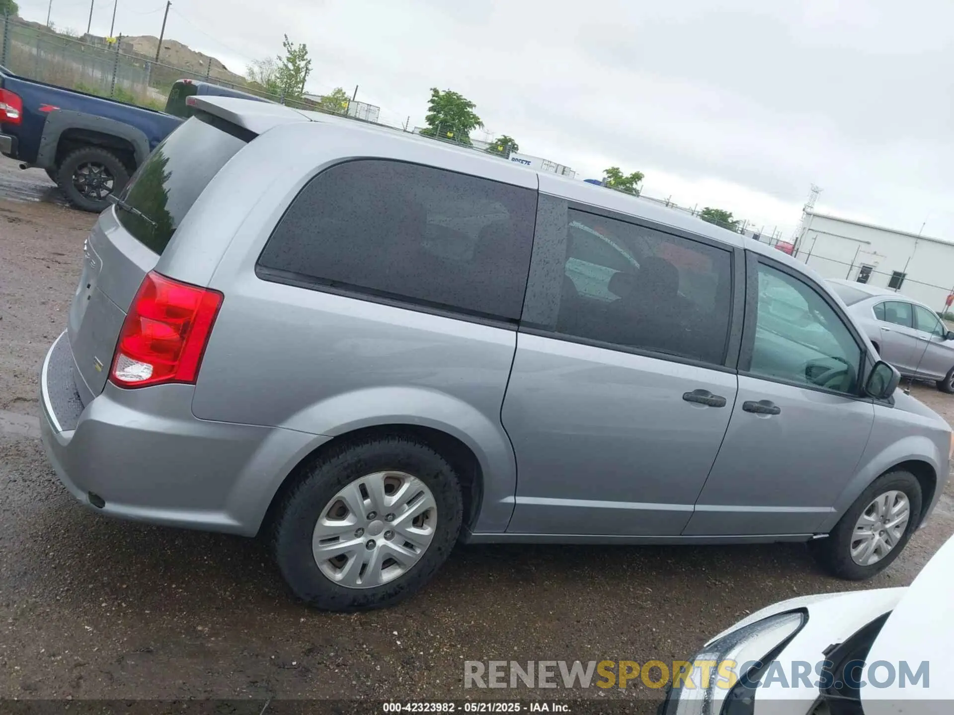 13 Photograph of a damaged car 2C4RDGBG1KR801690 DODGE GRAND CARAVAN 2019