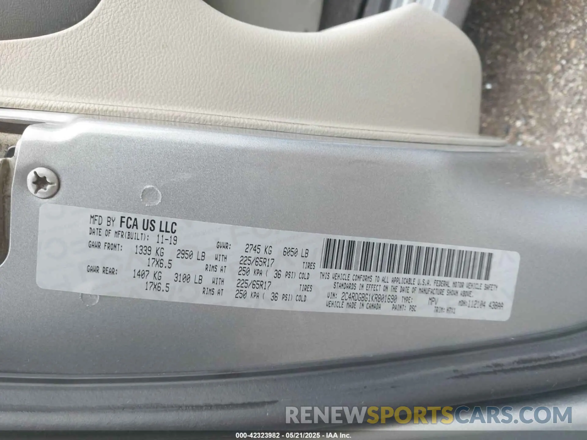 9 Photograph of a damaged car 2C4RDGBG1KR801690 DODGE GRAND CARAVAN 2019