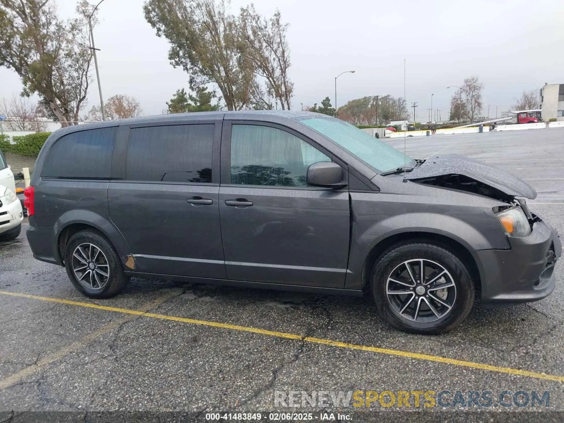 13 Photograph of a damaged car 2C4RDGBG2KR509188 DODGE GRAND CARAVAN 2019