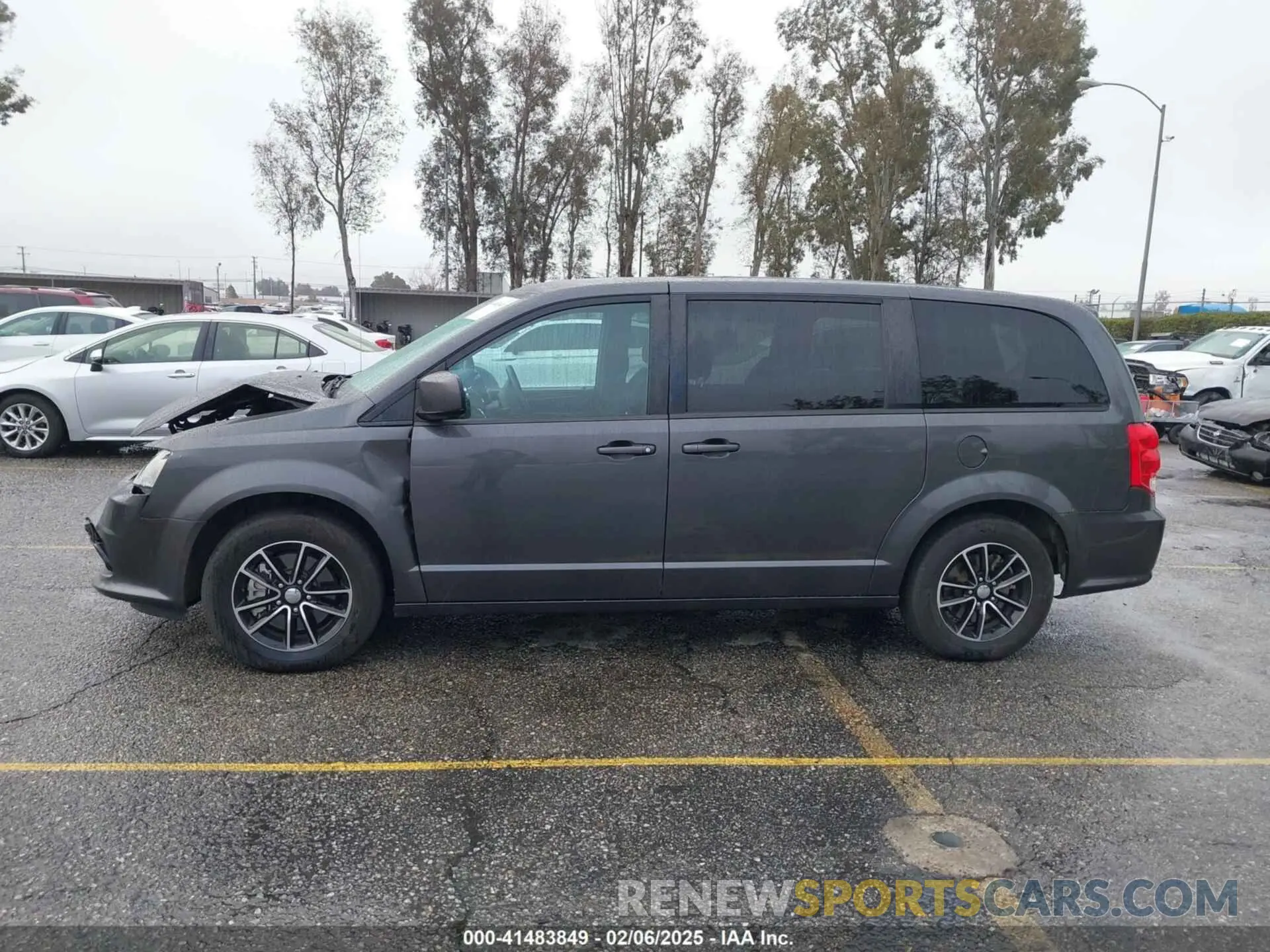 14 Photograph of a damaged car 2C4RDGBG2KR509188 DODGE GRAND CARAVAN 2019