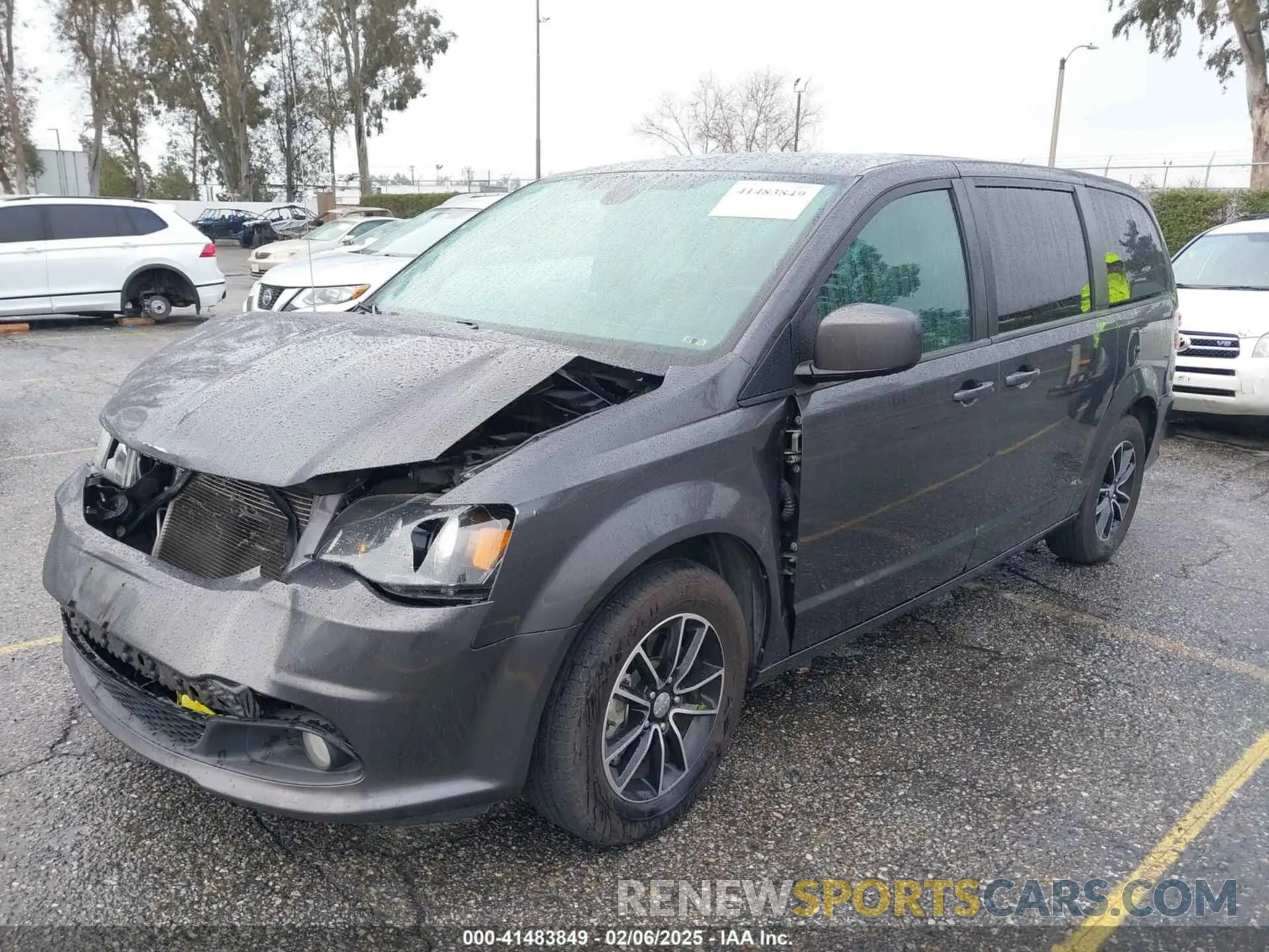 2 Photograph of a damaged car 2C4RDGBG2KR509188 DODGE GRAND CARAVAN 2019