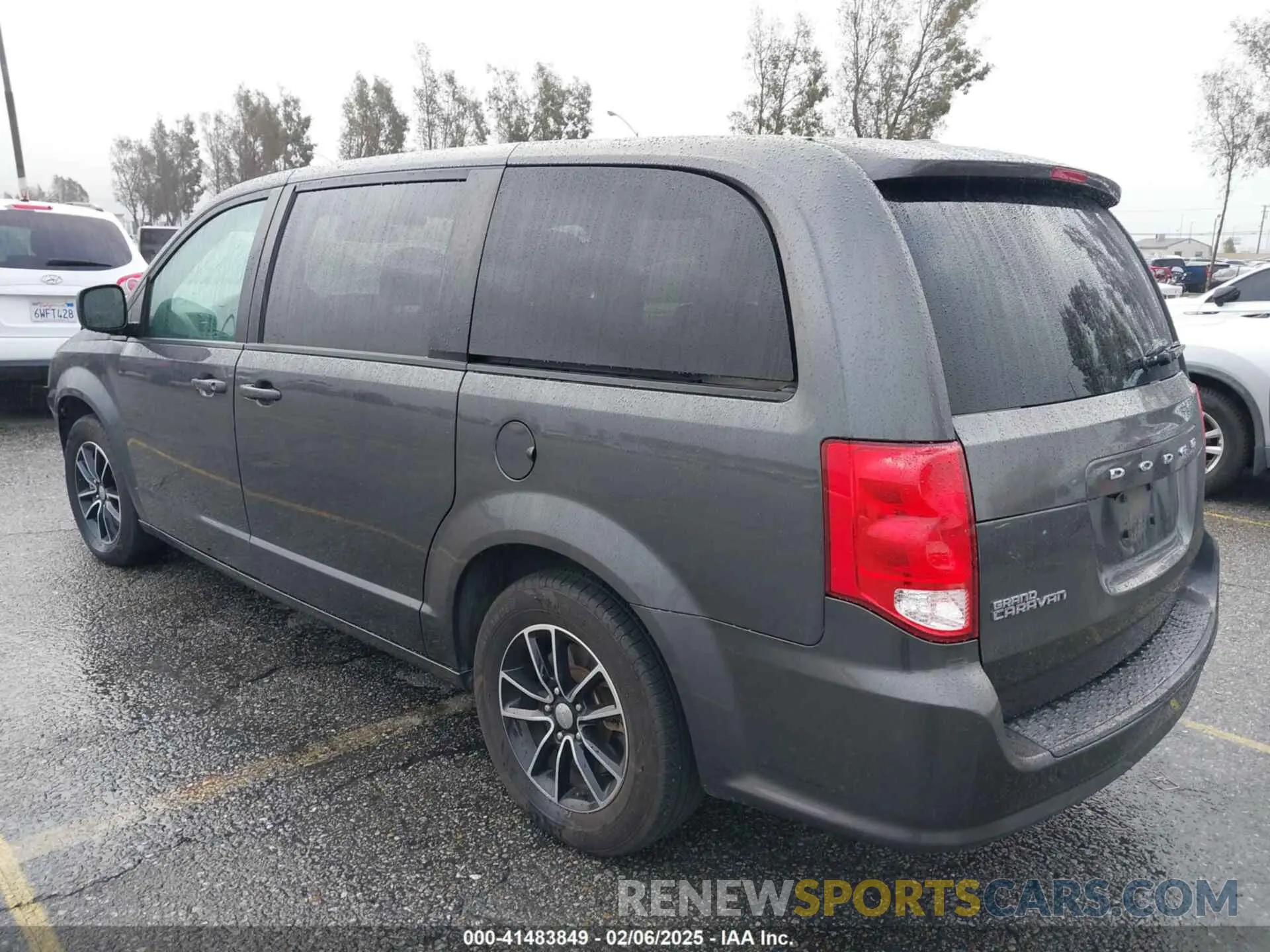 3 Photograph of a damaged car 2C4RDGBG2KR509188 DODGE GRAND CARAVAN 2019