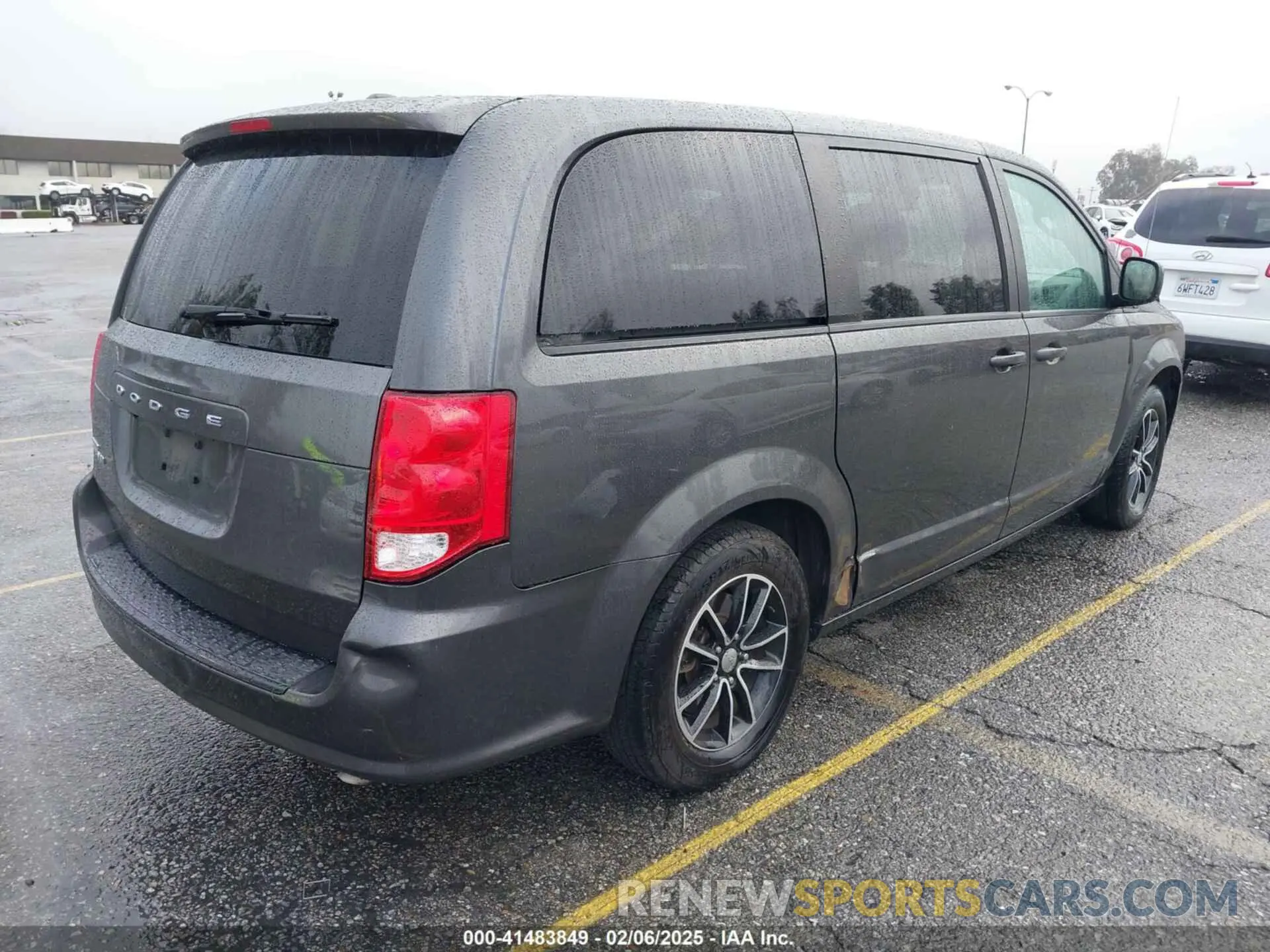 4 Photograph of a damaged car 2C4RDGBG2KR509188 DODGE GRAND CARAVAN 2019