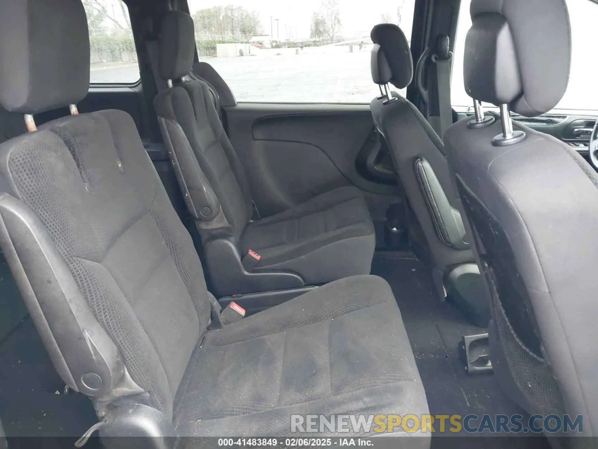 8 Photograph of a damaged car 2C4RDGBG2KR509188 DODGE GRAND CARAVAN 2019